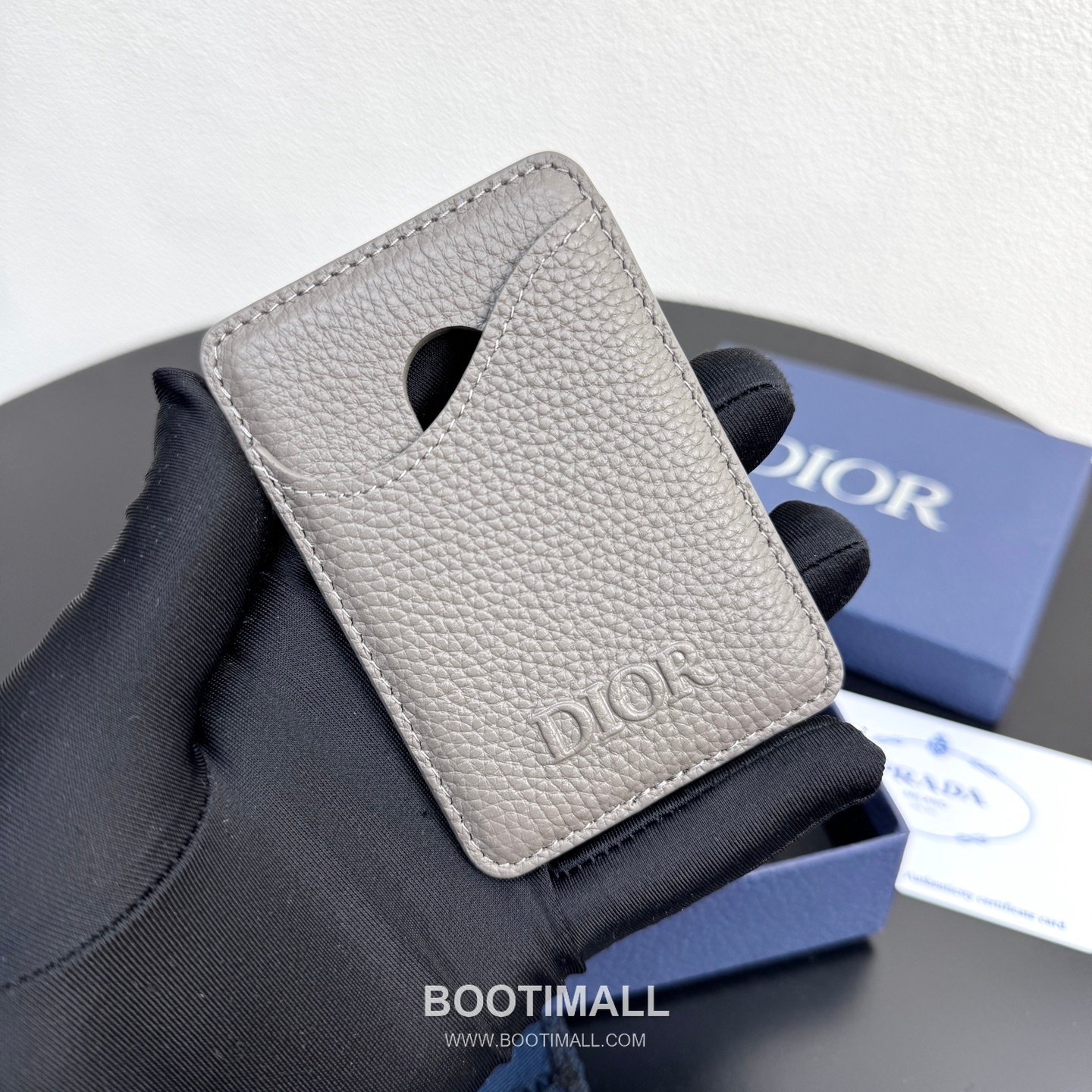Dior Saddle Magnetic Card Holder Dior Gravity Embossed Calfskin 디올 새들 마그네틱 카드홀더 그라비티 엠보스 카프스킨 9.5cm 1