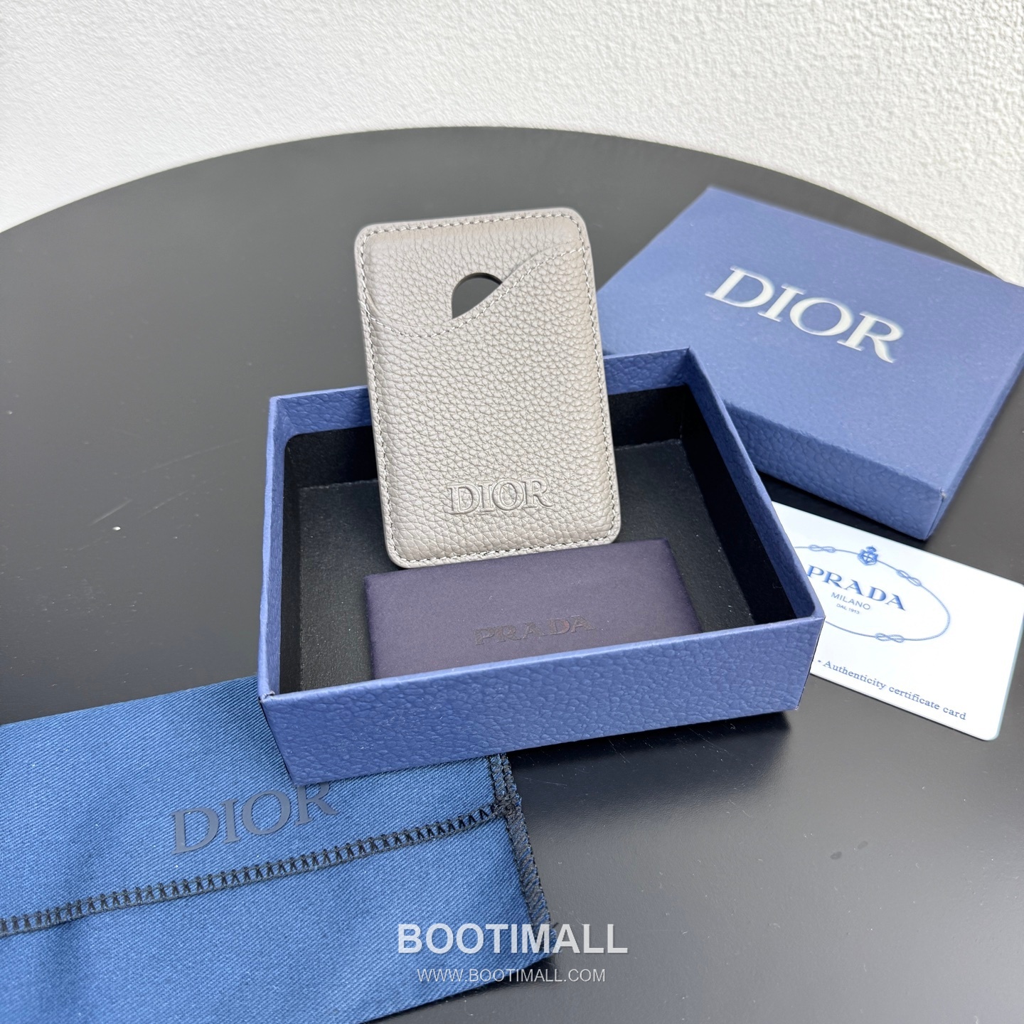 Dior Saddle Magnetic Card Holder Dior Gravity Embossed Calfskin 디올 새들 마그네틱 카드홀더 그라비티 엠보스 카프스킨 9.5cm 2