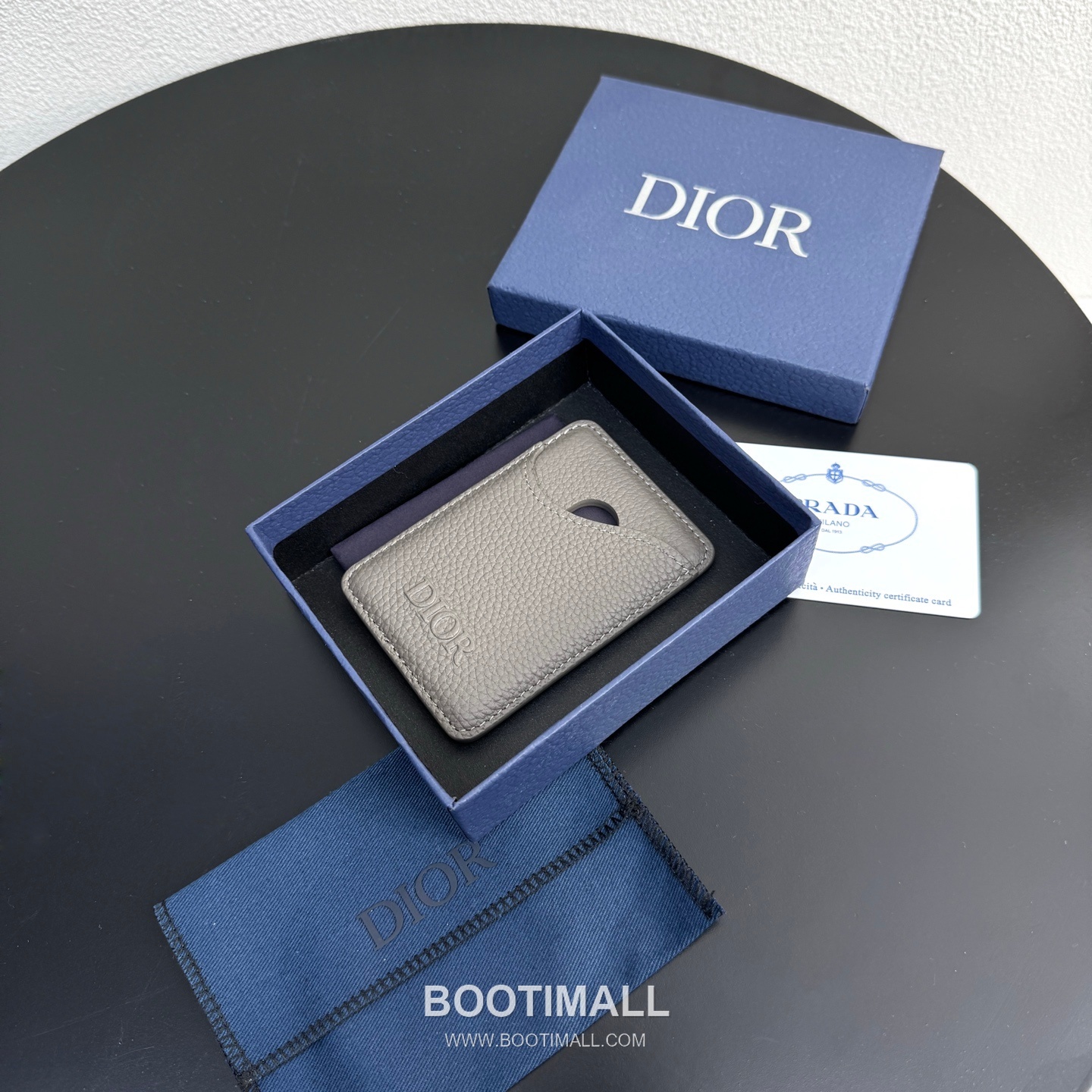 Dior Saddle Magnetic Card Holder Dior Gravity Embossed Calfskin 디올 새들 마그네틱 카드홀더 그라비티 엠보스 카프스킨 9.5cm 9