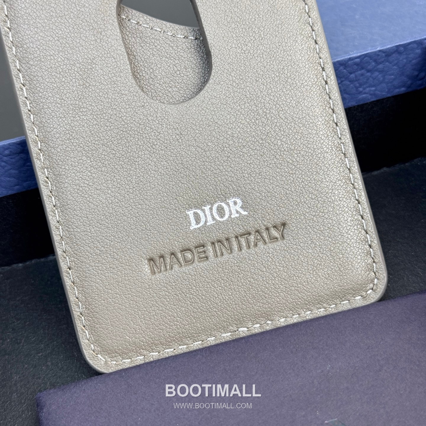 Dior Saddle Magnetic Card Holder Dior Gravity Embossed Calfskin 디올 새들 마그네틱 카드홀더 그라비티 엠보스 카프스킨 9.5cm 4