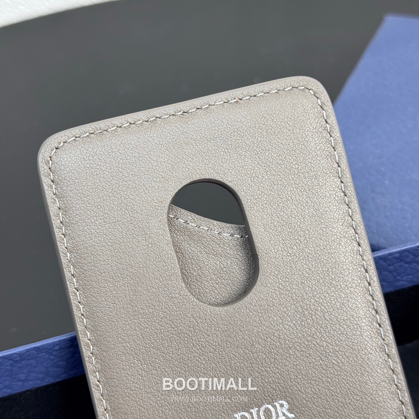 Dior Saddle Magnetic Card Holder Dior Gravity Embossed Calfskin 디올 새들 마그네틱 카드홀더 그라비티 엠보스 카프스킨 9.5cm 9