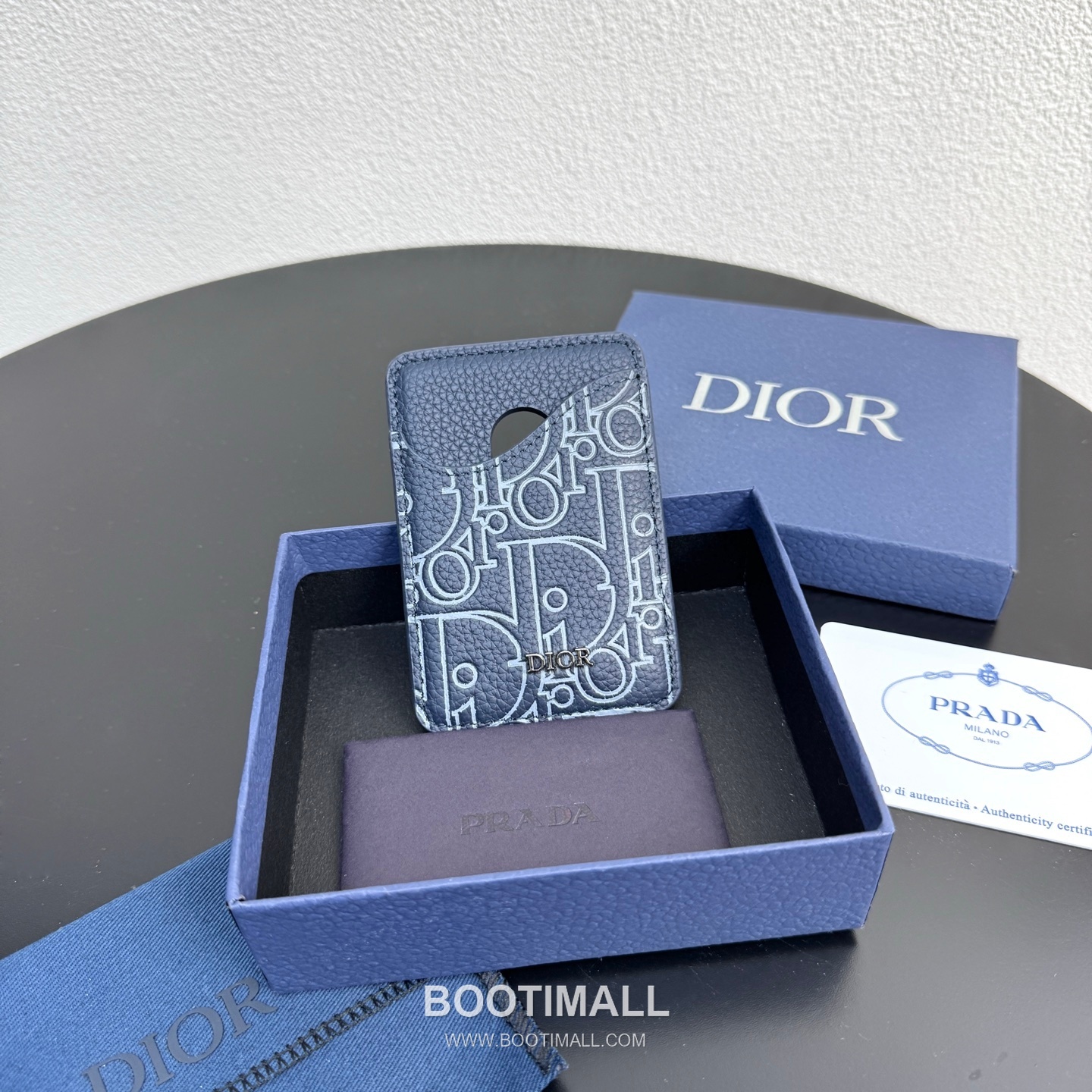 Dior Saddle Magnetic Card Holder Dior Gravity Embossed Calfskin 디올 새들 마그네틱 카드홀더 그라비티 엠보스 카프스킨 9.5cm 2