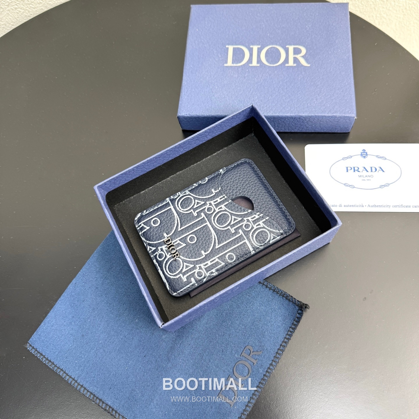 Dior Saddle Magnetic Card Holder Dior Gravity Embossed Calfskin 디올 새들 마그네틱 카드홀더 그라비티 엠보스 카프스킨 9.5cm 9