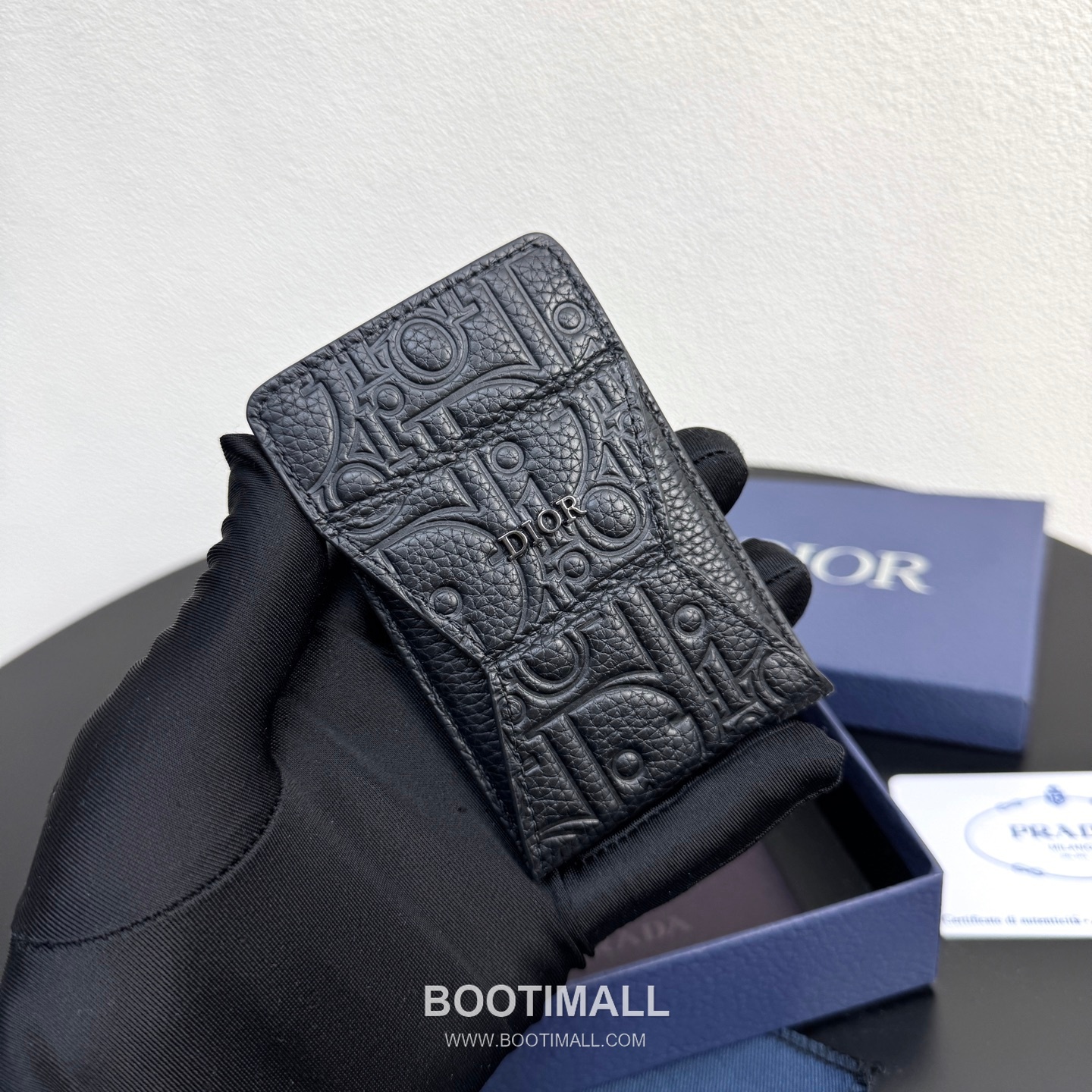 Dior Saddle Magnetic Card Holder Dior Gravity Embossed Calfskin 디올 새들 마그네틱 카드홀더 그라비티 엠보스 카프스킨 9.5cm 1