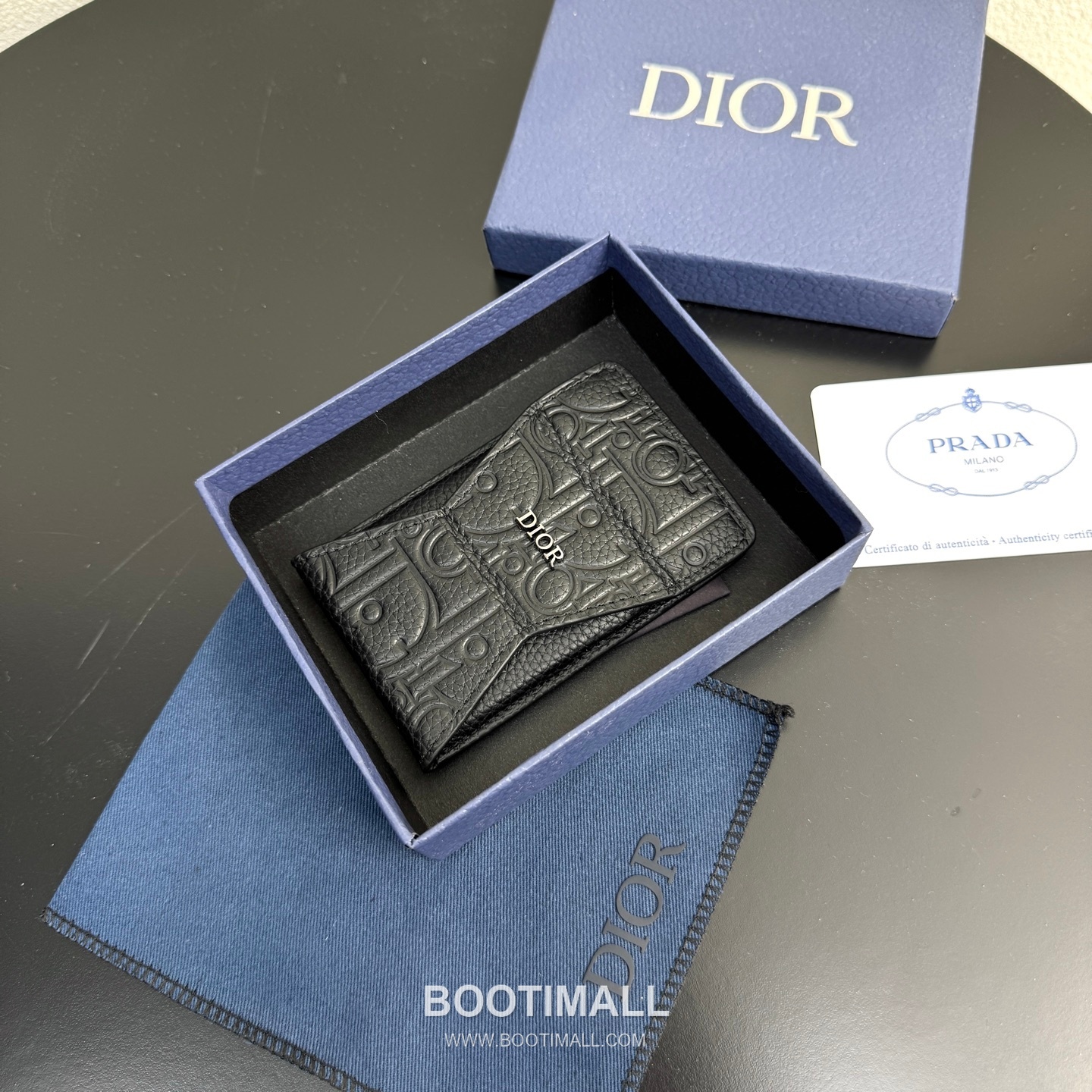 Dior Saddle Magnetic Card Holder Dior Gravity Embossed Calfskin 디올 새들 마그네틱 카드홀더 그라비티 엠보스 카프스킨 9.5cm 9