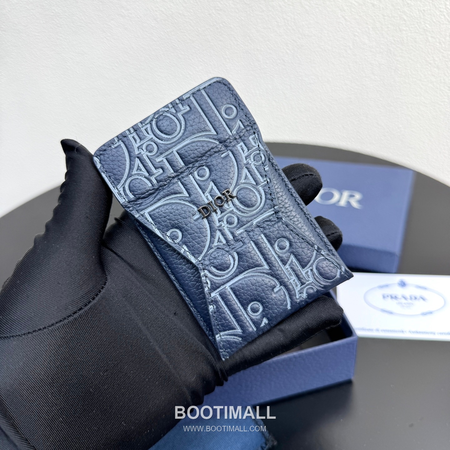Dior Saddle Magnetic Card Holder Dior Gravity Embossed Calfskin 디올 새들 마그네틱 카드홀더 그라비티 엠보스 카프스킨 9.5cm 1