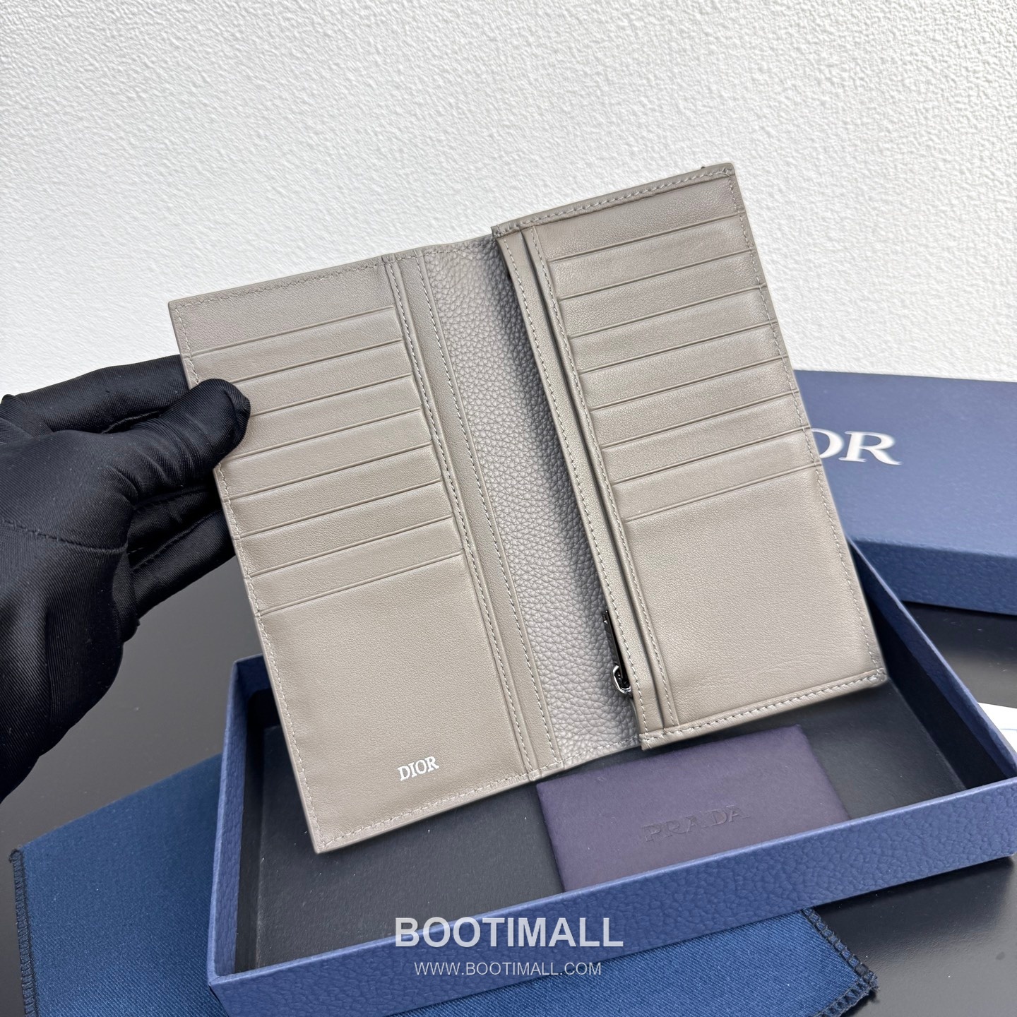 Dior CD Icon Vertical Bi-Fold Long Wallet Calfskin 디올 CD 아이콘 버티컬 바이폴드 장지갑 카프스킨 18cm 6