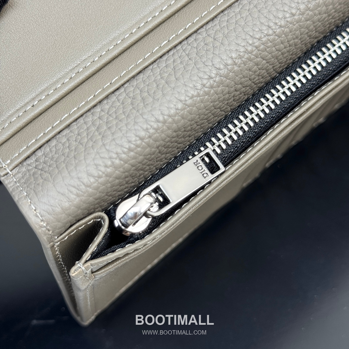 Dior CD Icon Vertical Bi-Fold Long Wallet Calfskin 디올 CD 아이콘 버티컬 바이폴드 장지갑 카프스킨 18cm 8