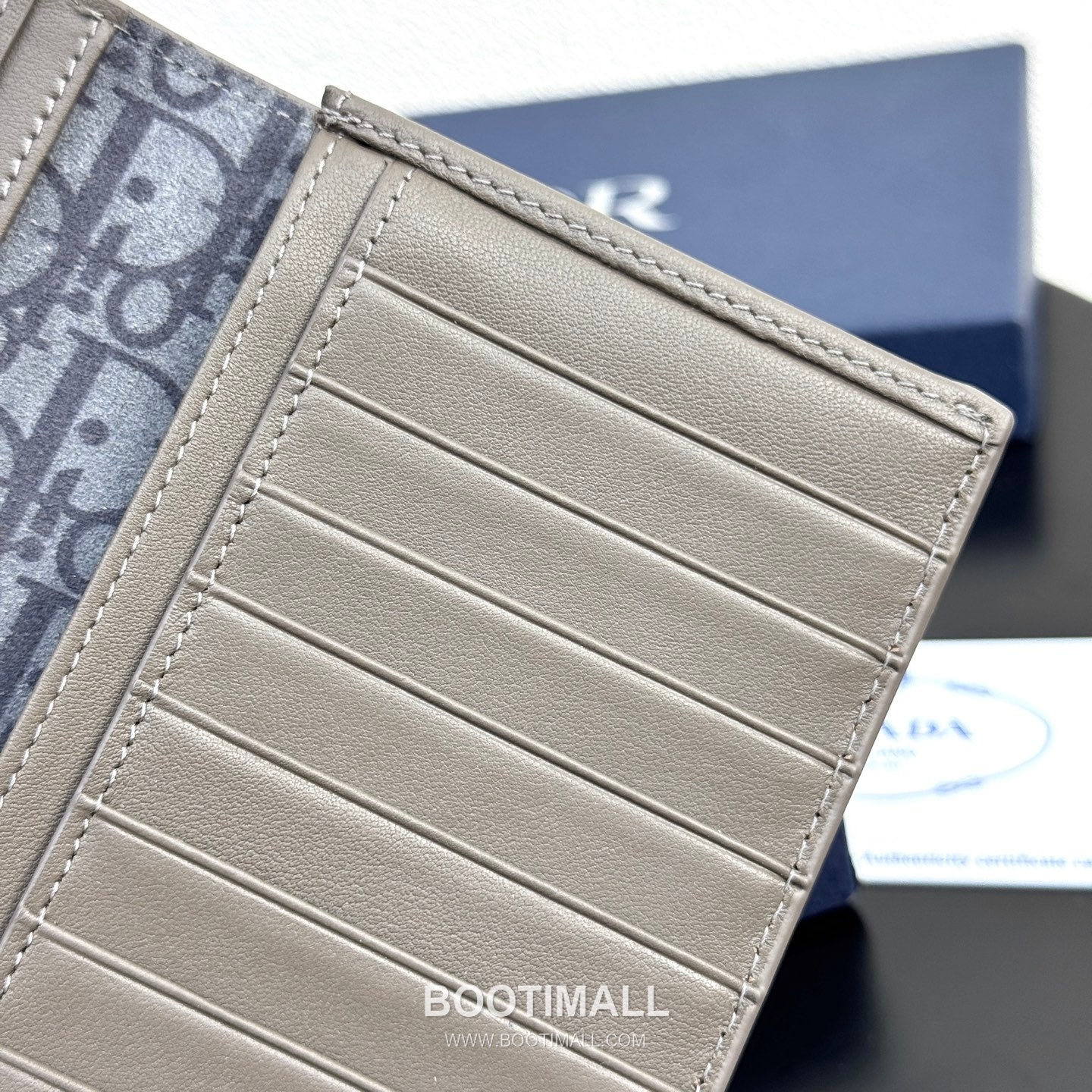 Dior CD Icon Vertical Bi-Fold Long Wallet Calfskin 디올 CD 아이콘 버티컬 바이폴드 장지갑 카프스킨 18cm 9