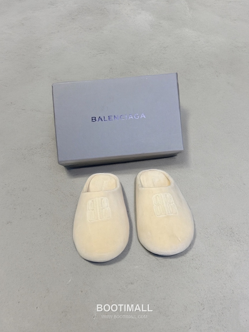 Balenciaga Pool Slide Sandals Black 발렌시아가 풀 슬라이드 샌들 블랙 1