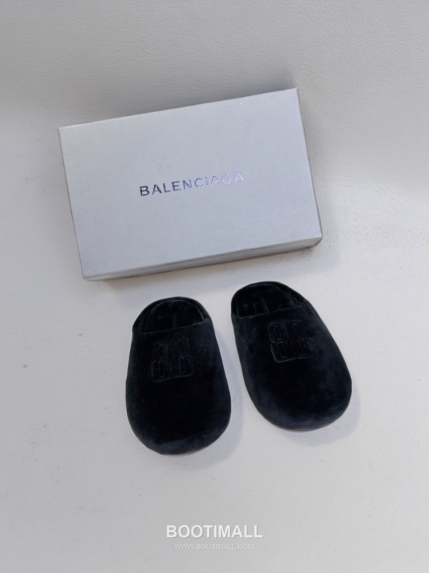 Balenciaga Pool Slide Sandals Black 발렌시아가 풀 슬라이드 샌들 블랙 1
