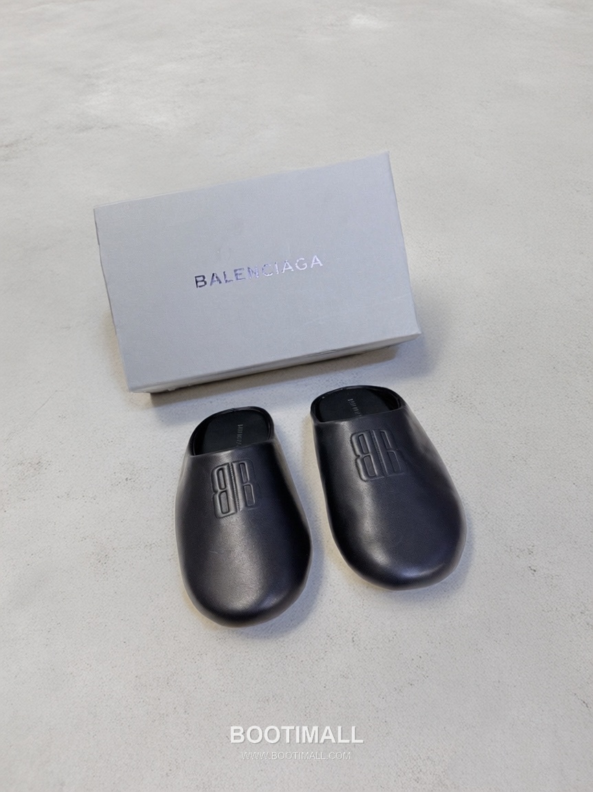 Balenciaga Pool Slide Sandals Black 발렌시아가 풀 슬라이드 샌들 블랙 1