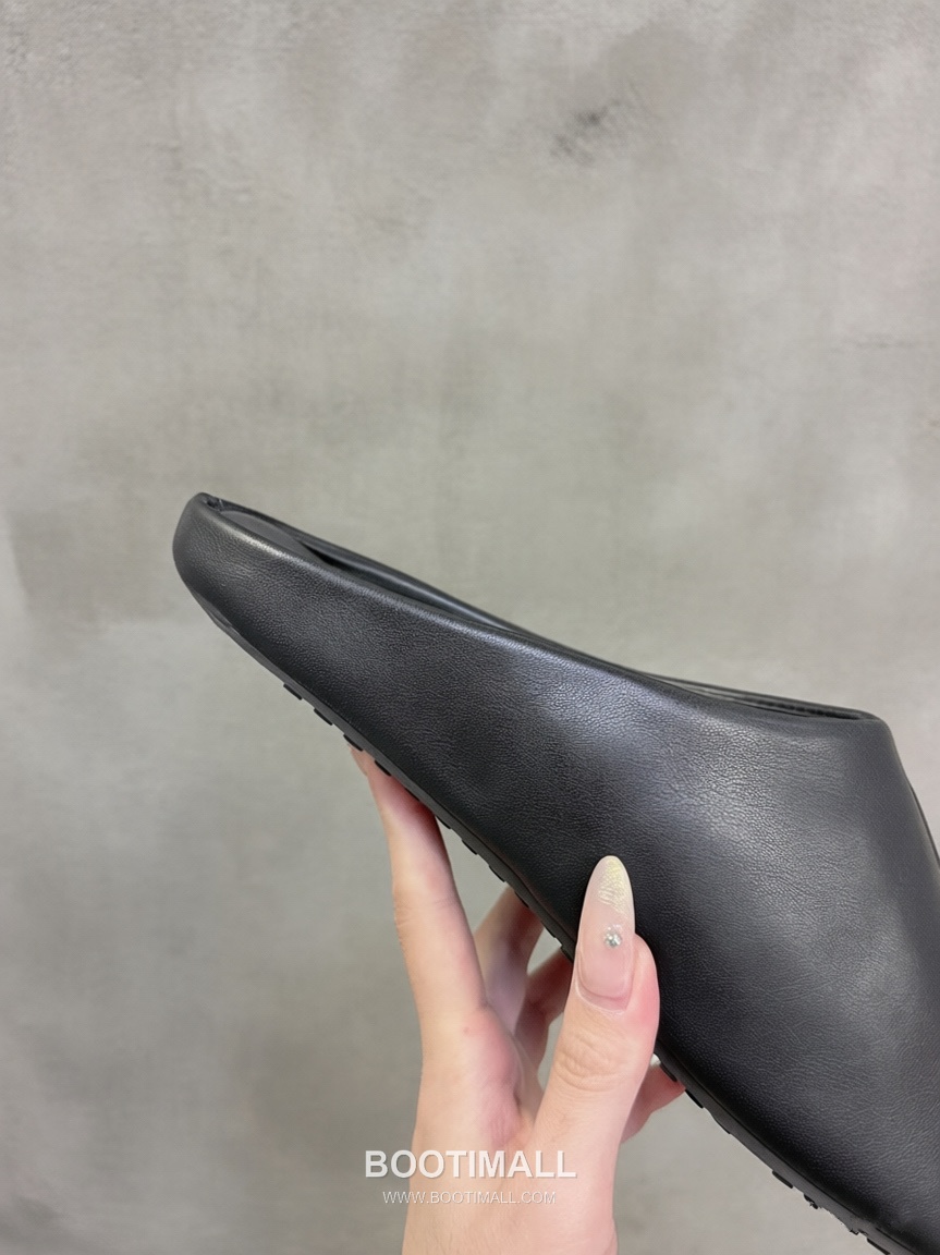 Balenciaga Pool Slide Sandals Black 발렌시아가 풀 슬라이드 샌들 블랙 5