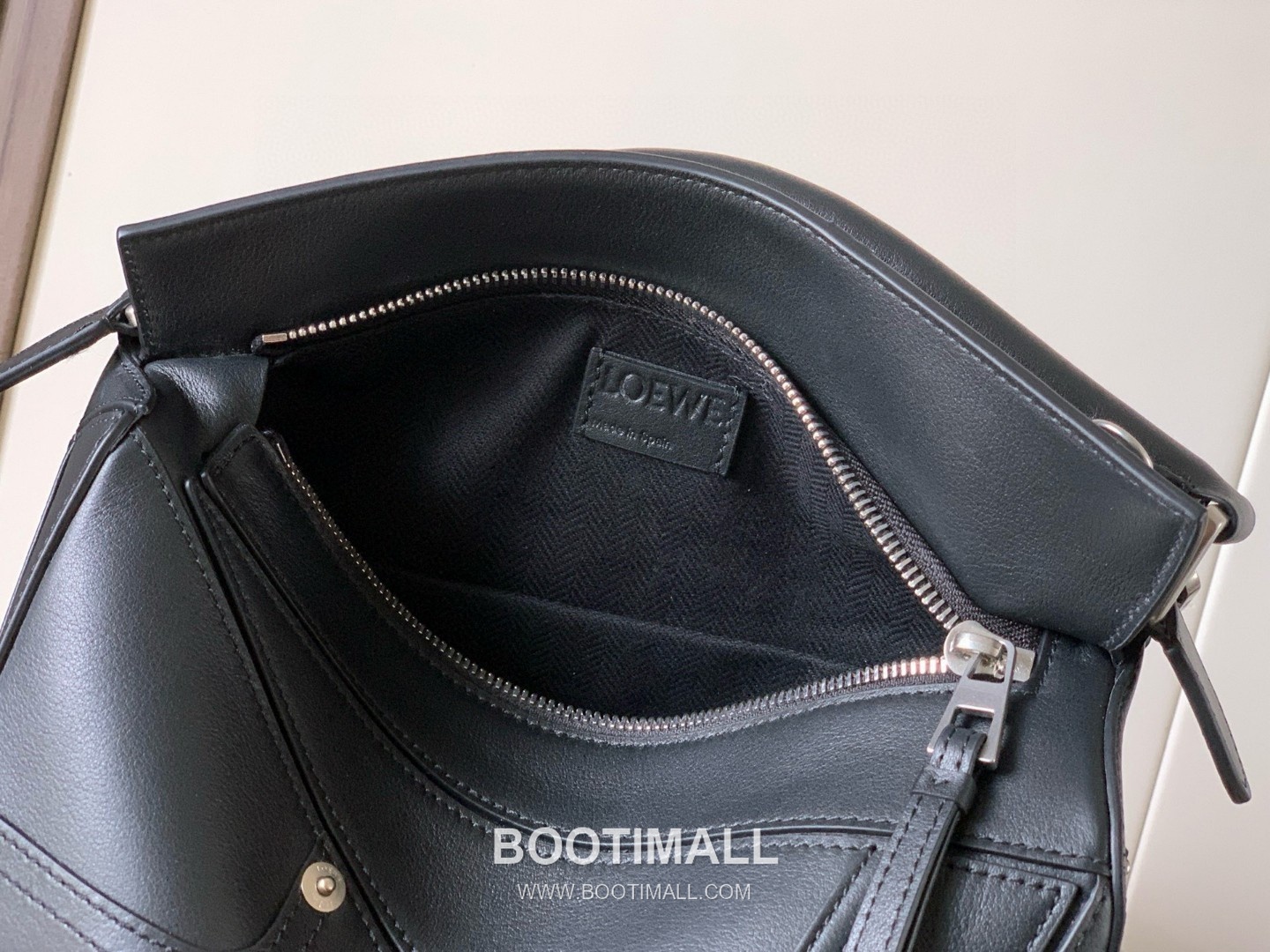 Loewe Panta Puzzle Small Shiny Calfskin Black Handbag 로에베 판타 퍼즐 스몰 052557100 샤이니 카프스킨 블랙 핸드백 24cm 16