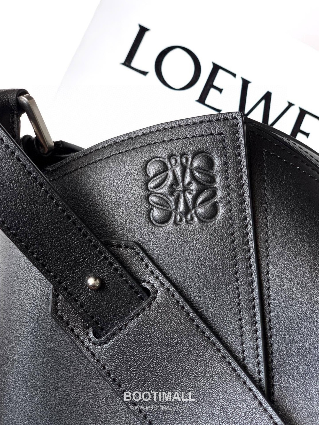 Loewe Puzzle Biker Large Shiny Calfskin Black Handbag 로에베 퍼즐 바이커 라지 652566115 샤이니 카프스킨 블랙 핸드백 33cm 18
