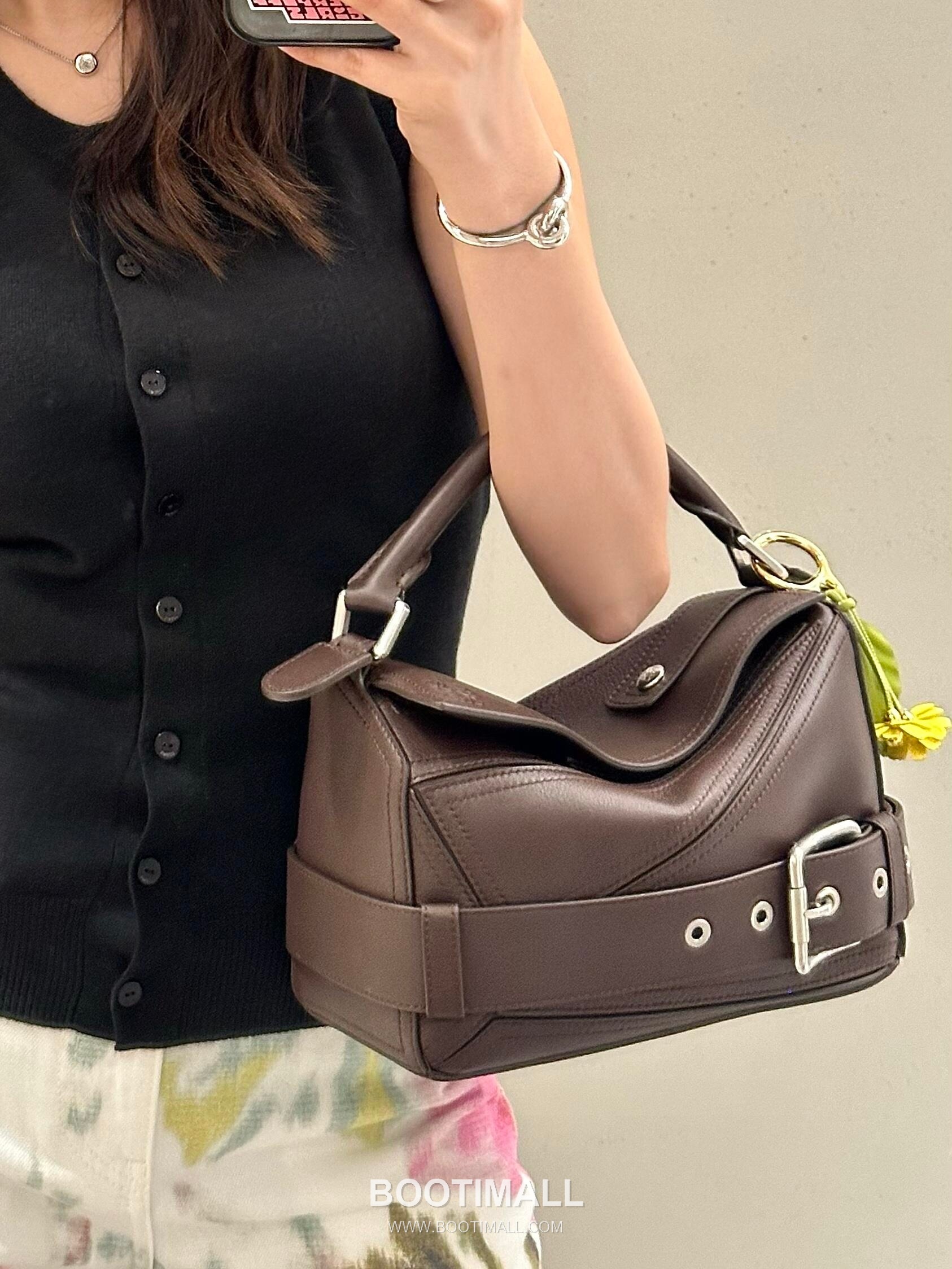 Loewe Puzzle Biker Large Shiny Calfskin Black Handbag 로에베 퍼즐 바이커 라지 652566115 샤이니 카프스킨 블랙 핸드백 33cm 8