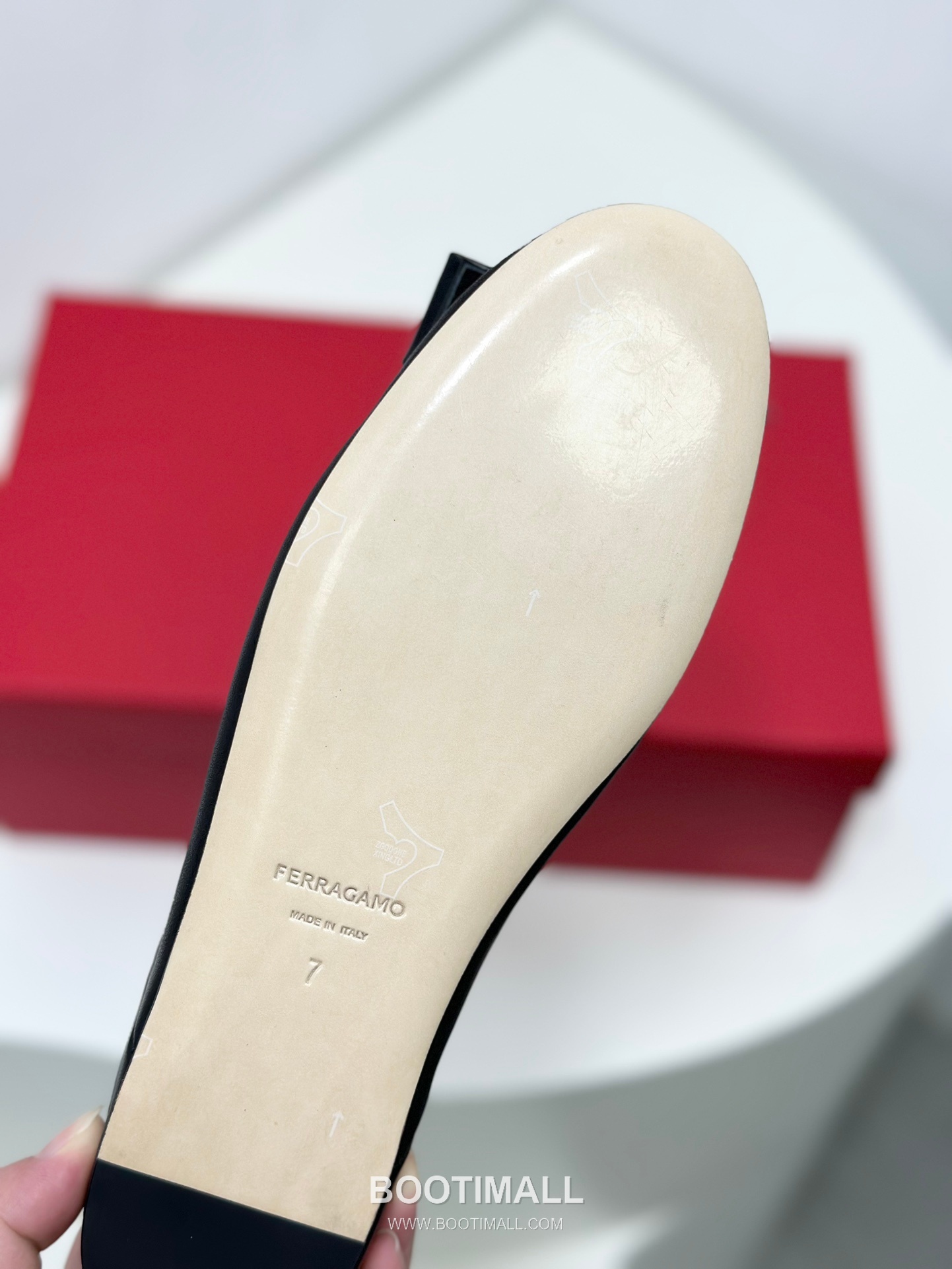 Salvatore Ferragamo Vara Bow Nappa Leather Ballet Flats 살바토레 페라가모 바라 리본 나파 레더 발레리나 플랫 504845 3cm 9