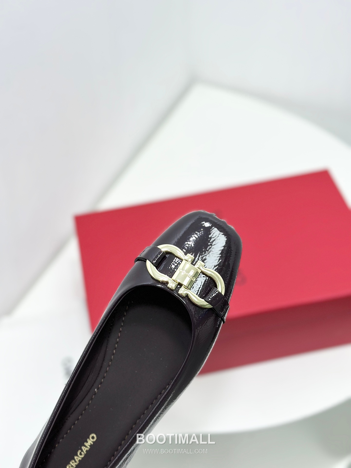 Salvatore Ferragamo Gancini Patent Leather Ballet Flats 살바토레 페라가모 간치니 페이턴트 레더 발레리나 플랫 454039 2cm 8