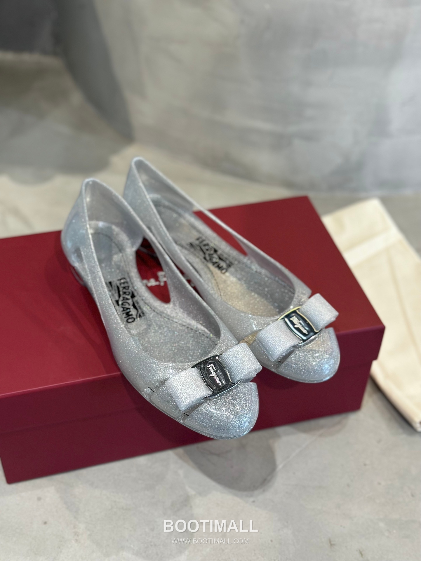 Salvatore Ferragamo Vara Bow PVC Jelly Flats 살바토레 페라가모 바라 리본 PVC 젤리 플랫 282624 2cm 1