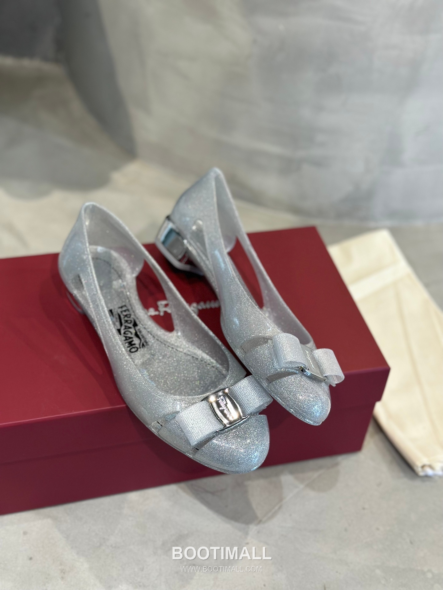 Salvatore Ferragamo Vara Bow PVC Jelly Flats 살바토레 페라가모 바라 리본 PVC 젤리 플랫 282624 2cm 2