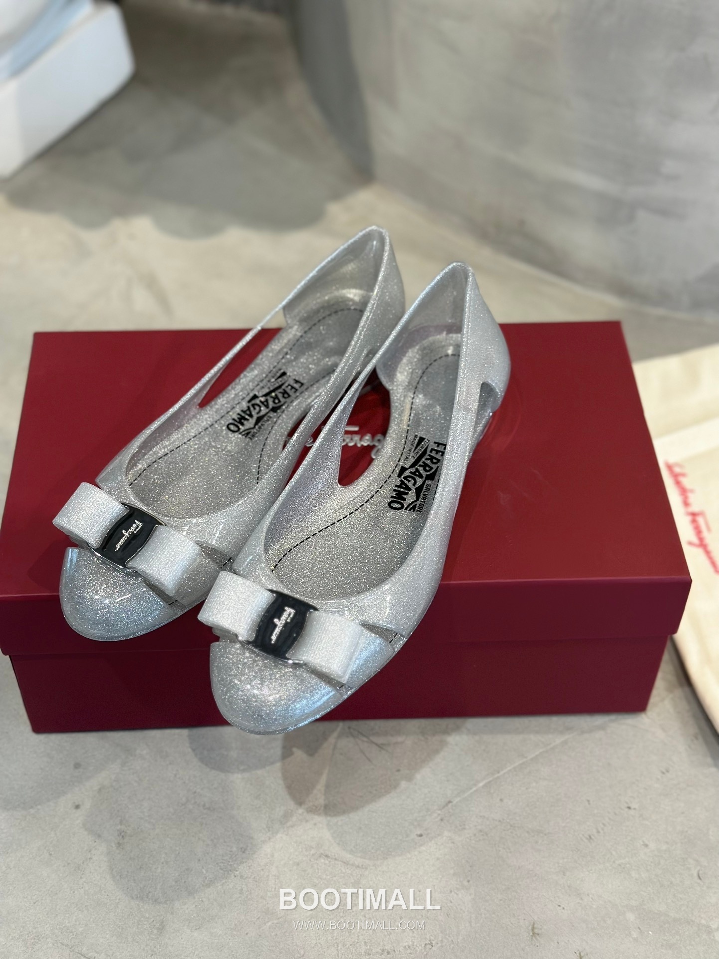 Salvatore Ferragamo Vara Bow PVC Jelly Flats 살바토레 페라가모 바라 리본 PVC 젤리 플랫 282624 2cm 3