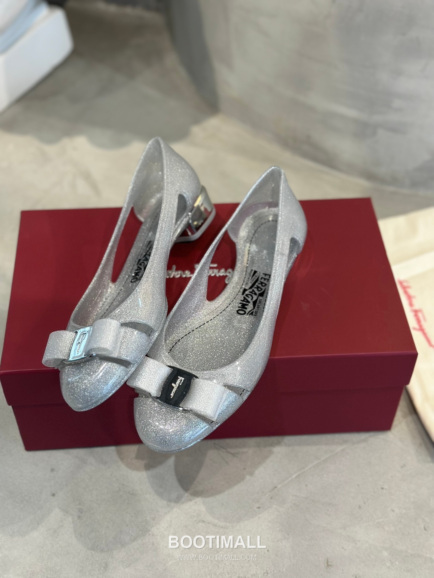 Salvatore Ferragamo Vara Bow PVC Jelly Flats 살바토레 페라가모 바라 리본 PVC 젤리 플랫 282624 2cm 4