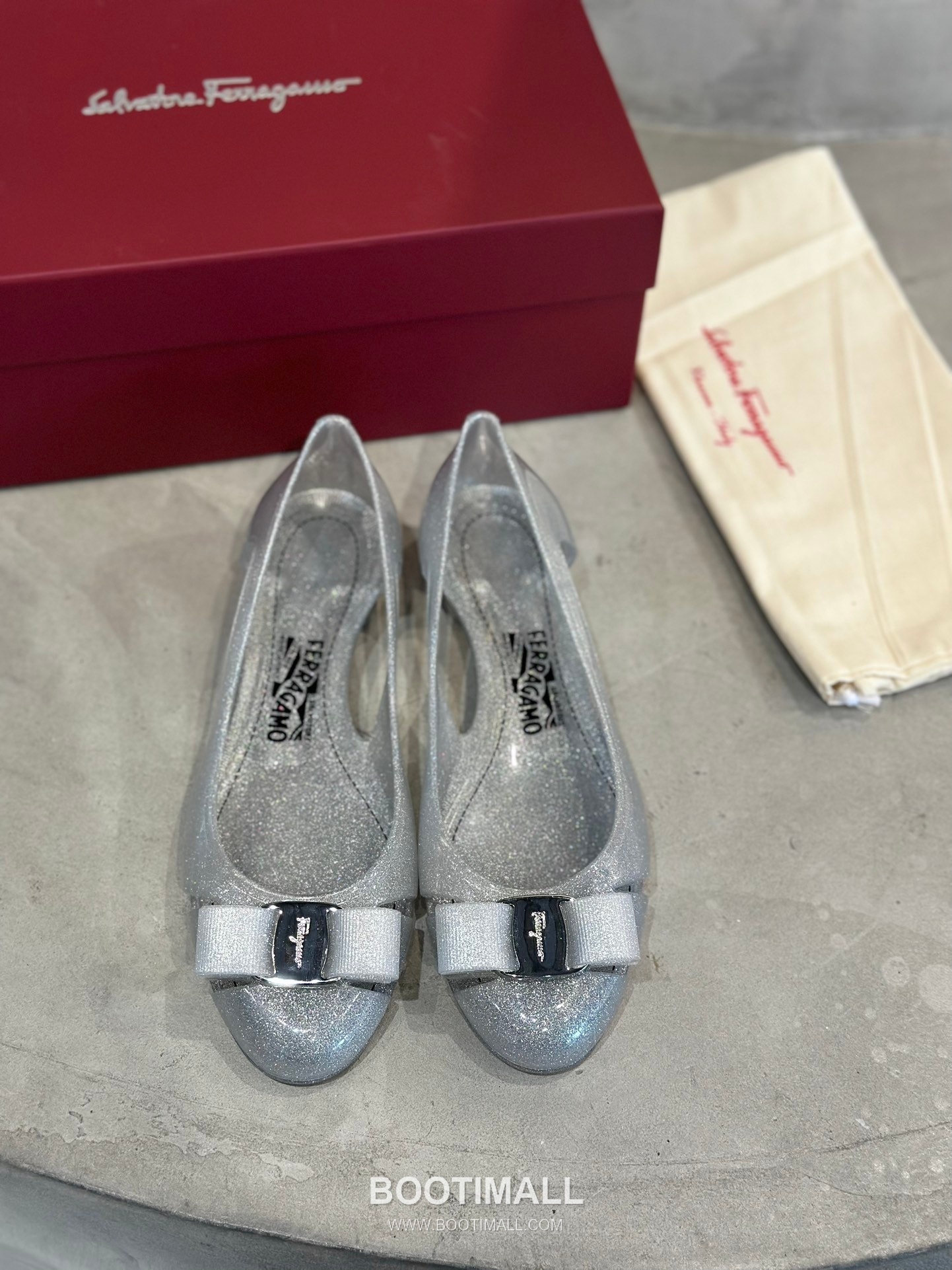 Salvatore Ferragamo Vara Bow PVC Jelly Flats 살바토레 페라가모 바라 리본 PVC 젤리 플랫 282624 2cm 5