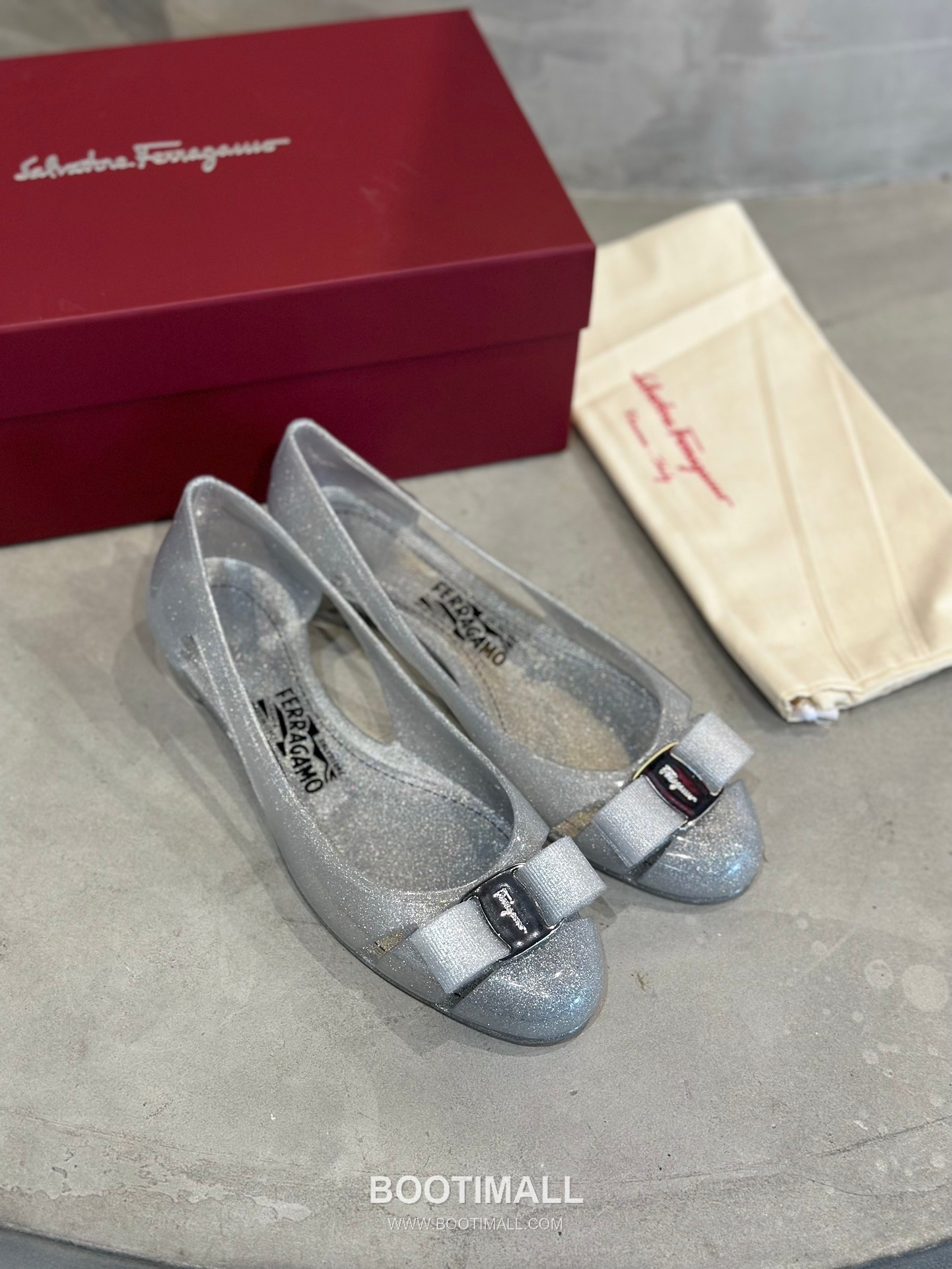 Salvatore Ferragamo Vara Bow PVC Jelly Flats 살바토레 페라가모 바라 리본 PVC 젤리 플랫 282624 2cm 6