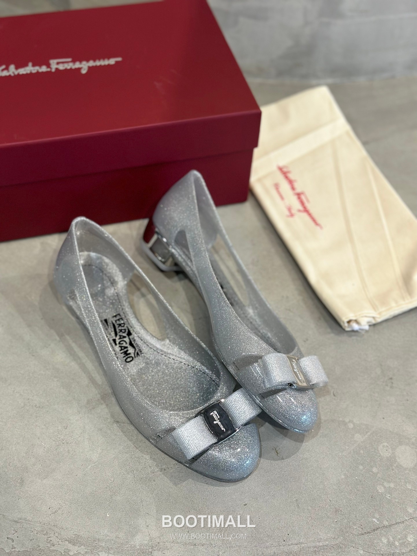 Salvatore Ferragamo Vara Bow PVC Jelly Flats 살바토레 페라가모 바라 리본 PVC 젤리 플랫 282624 2cm 7