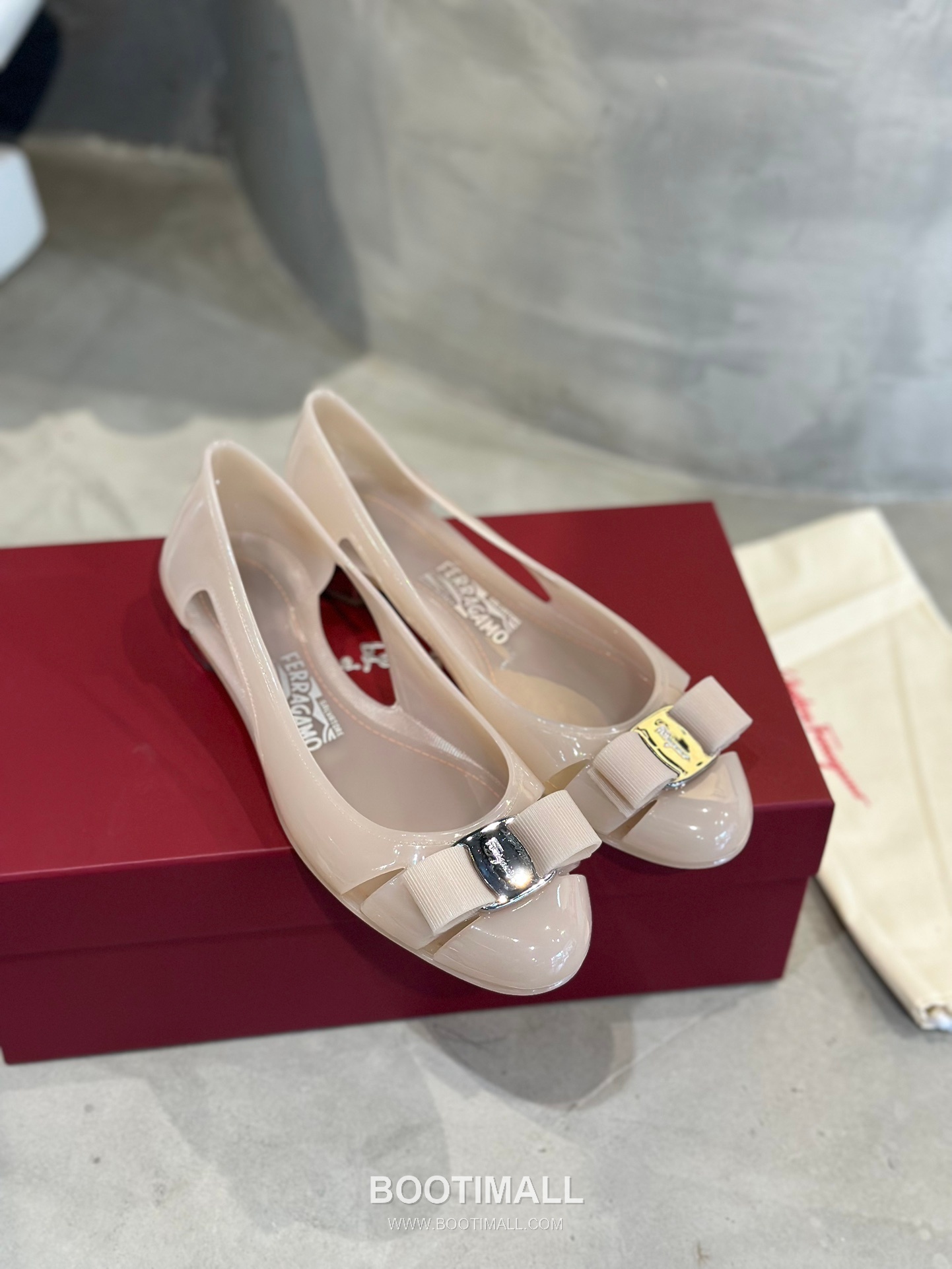 Salvatore Ferragamo Vara Bow PVC Jelly Flats 살바토레 페라가모 바라 리본 PVC 젤리 플랫 282624 2cm 1