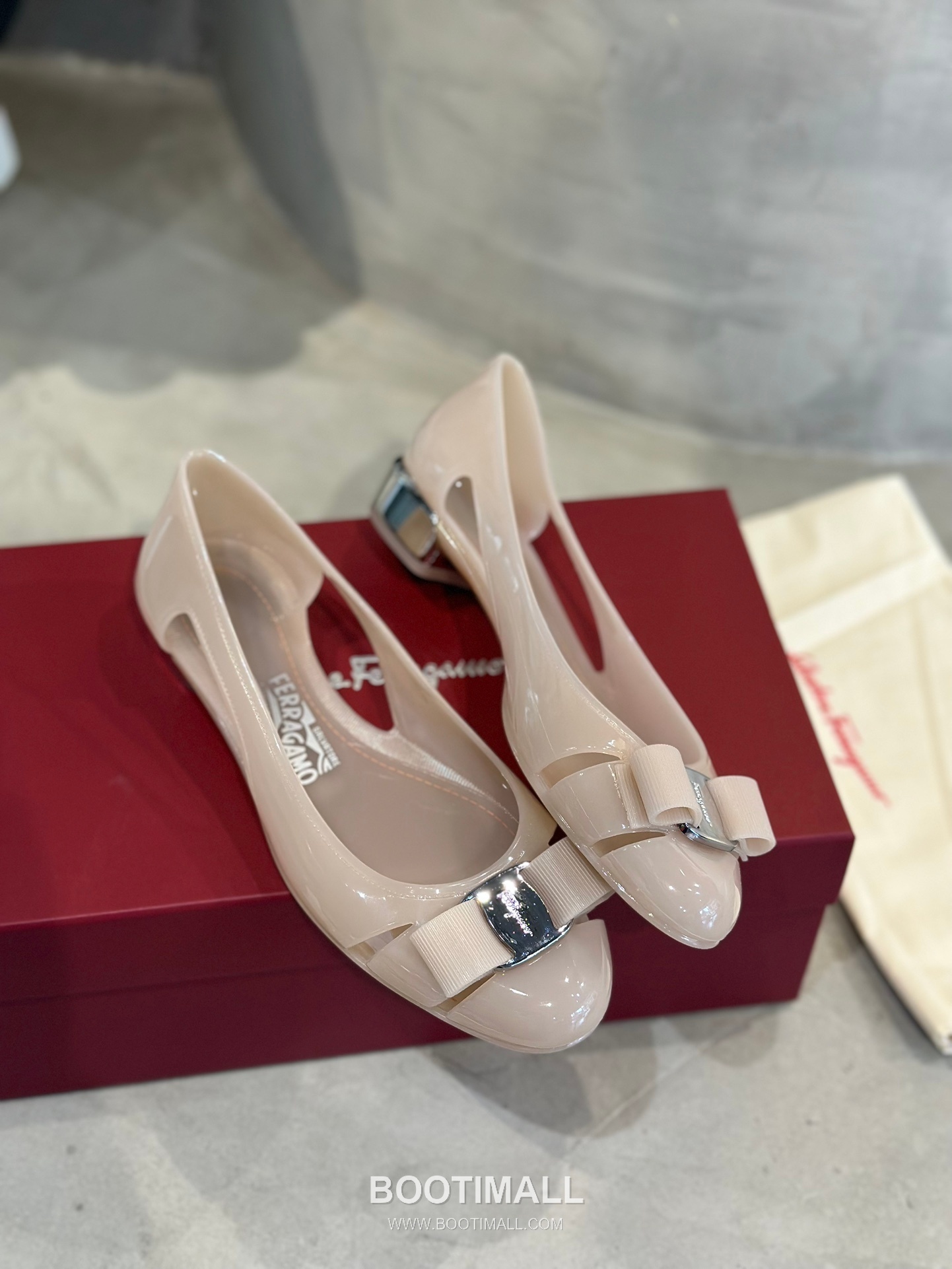 Salvatore Ferragamo Vara Bow PVC Jelly Flats 살바토레 페라가모 바라 리본 PVC 젤리 플랫 282624 2cm 2
