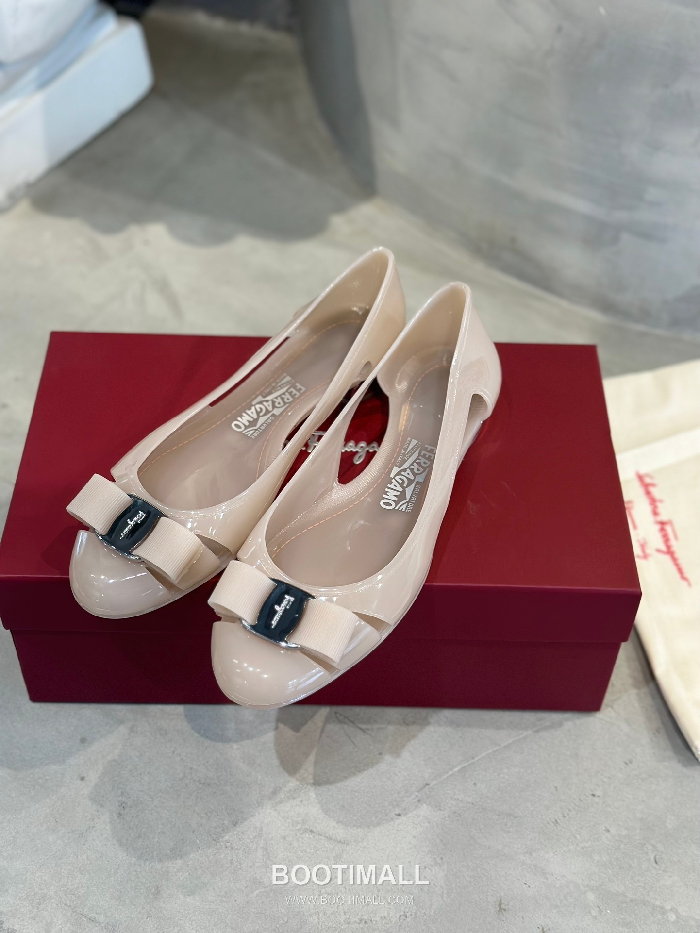 Salvatore Ferragamo Vara Bow PVC Jelly Flats 살바토레 페라가모 바라 리본 PVC 젤리 플랫 282624 2cm 3