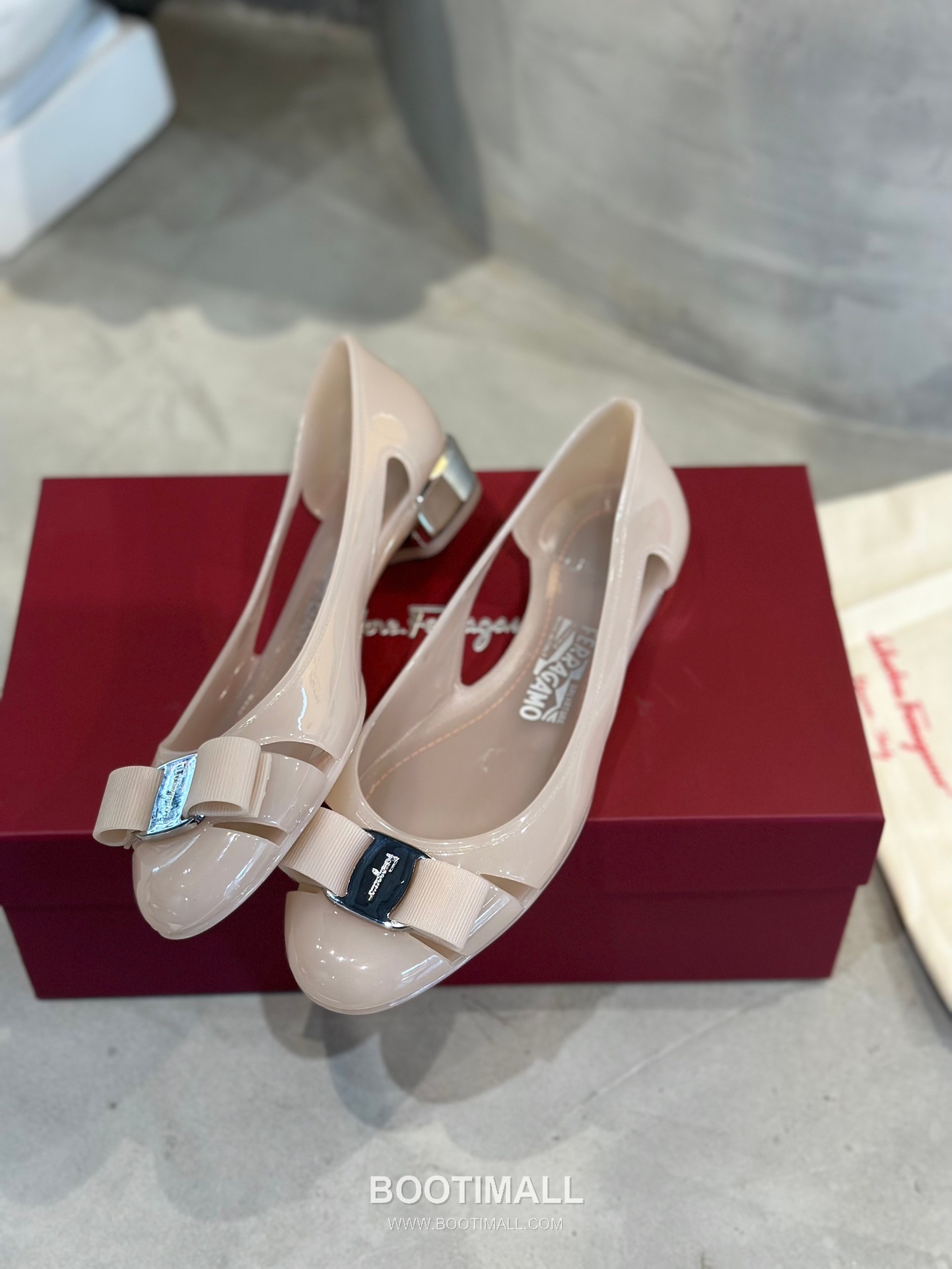 Salvatore Ferragamo Vara Bow PVC Jelly Flats 살바토레 페라가모 바라 리본 PVC 젤리 플랫 282624 2cm 4