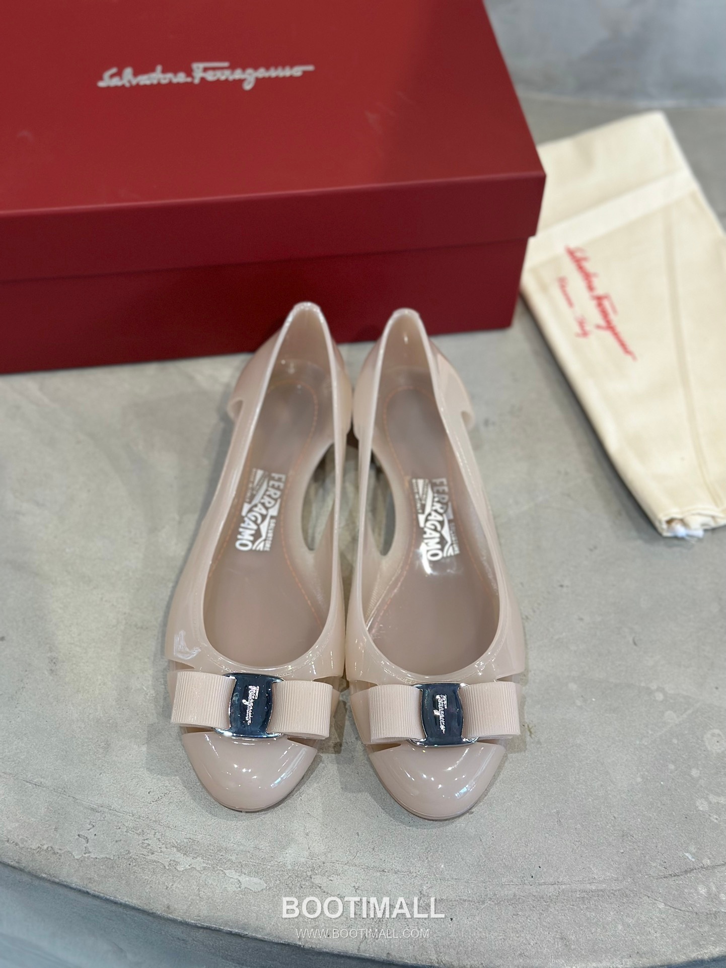 Salvatore Ferragamo Vara Bow PVC Jelly Flats 살바토레 페라가모 바라 리본 PVC 젤리 플랫 282624 2cm 5