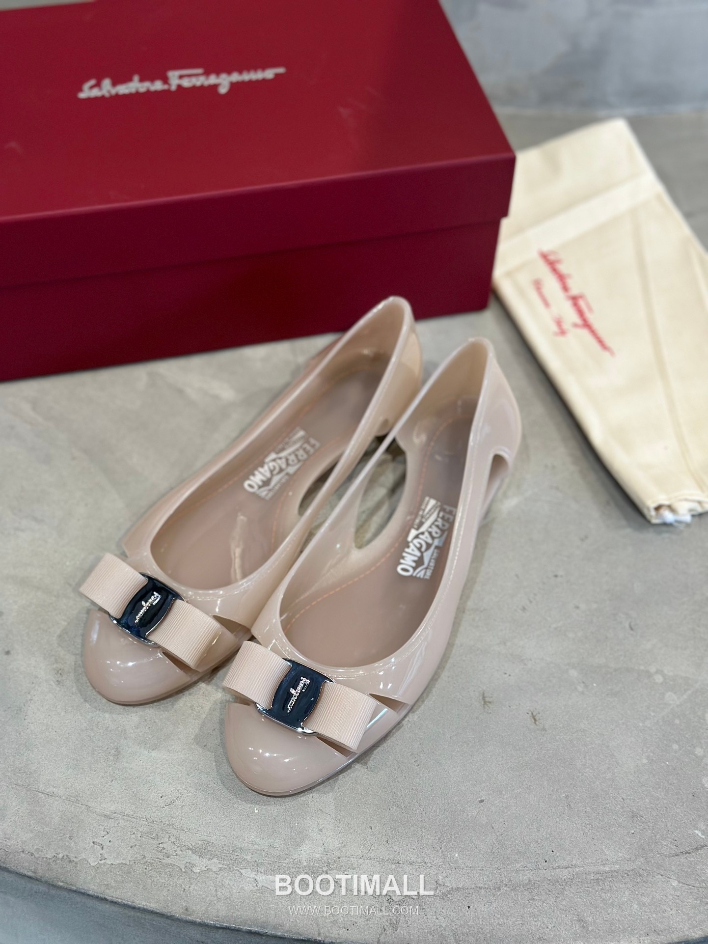 Salvatore Ferragamo Vara Bow PVC Jelly Flats 살바토레 페라가모 바라 리본 PVC 젤리 플랫 282624 2cm 6
