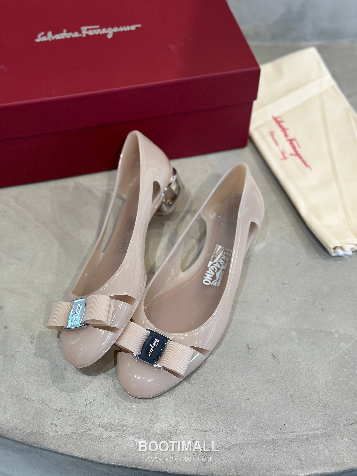 Salvatore Ferragamo Vara Bow PVC Jelly Flats 살바토레 페라가모 바라 리본 PVC 젤리 플랫 282624 2cm 7
