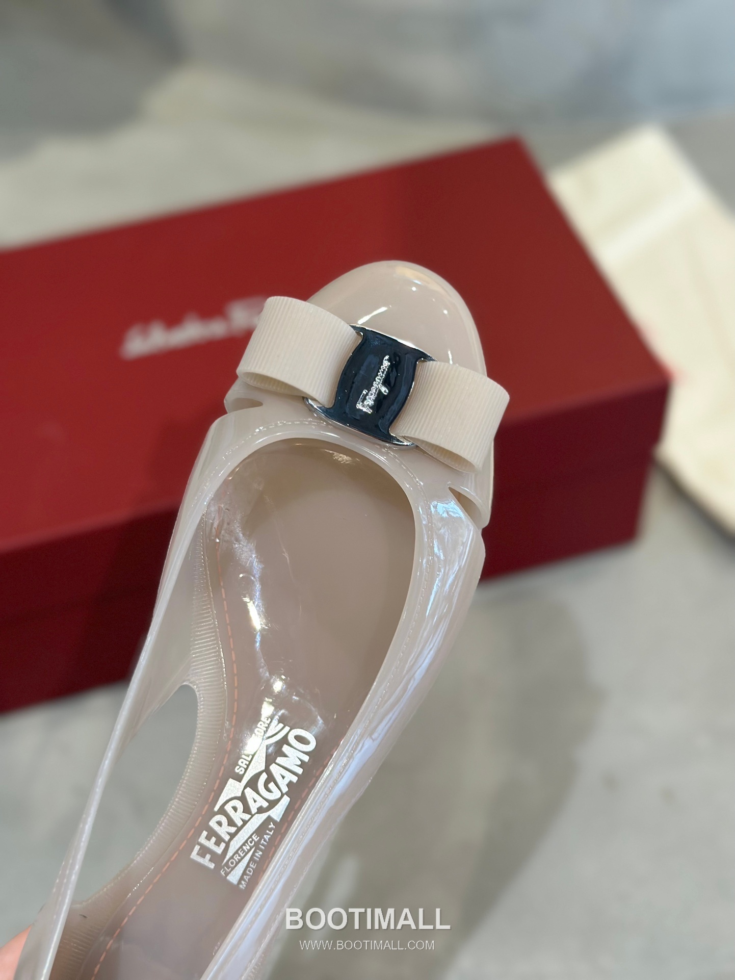 Salvatore Ferragamo Vara Bow PVC Jelly Flats 살바토레 페라가모 바라 리본 PVC 젤리 플랫 282624 2cm 8