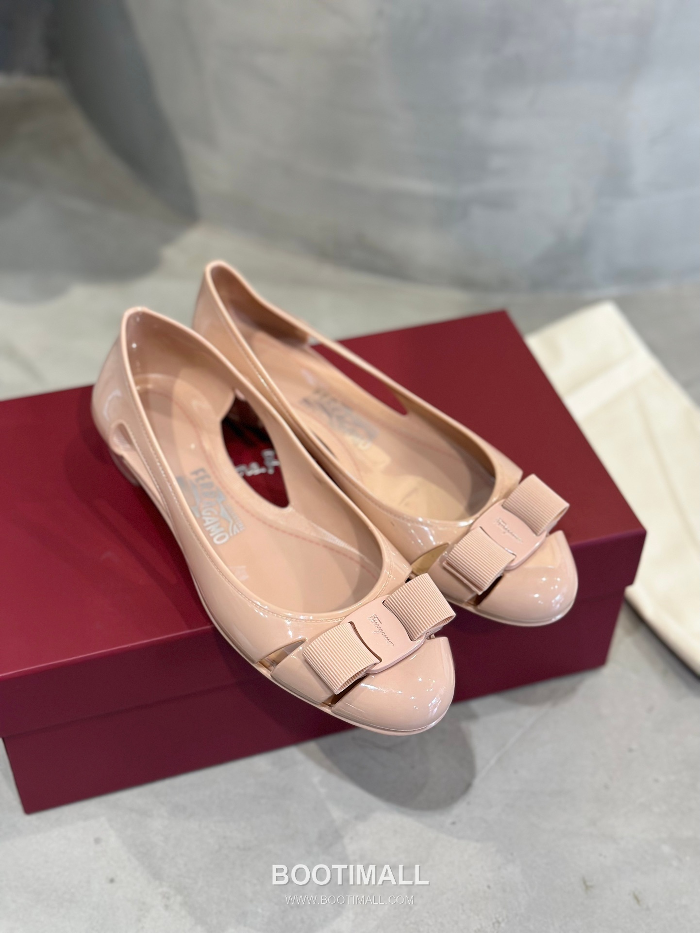 Salvatore Ferragamo Vara Bow PVC Jelly Flats 살바토레 페라가모 바라 리본 PVC 젤리 플랫 282624 2cm 1