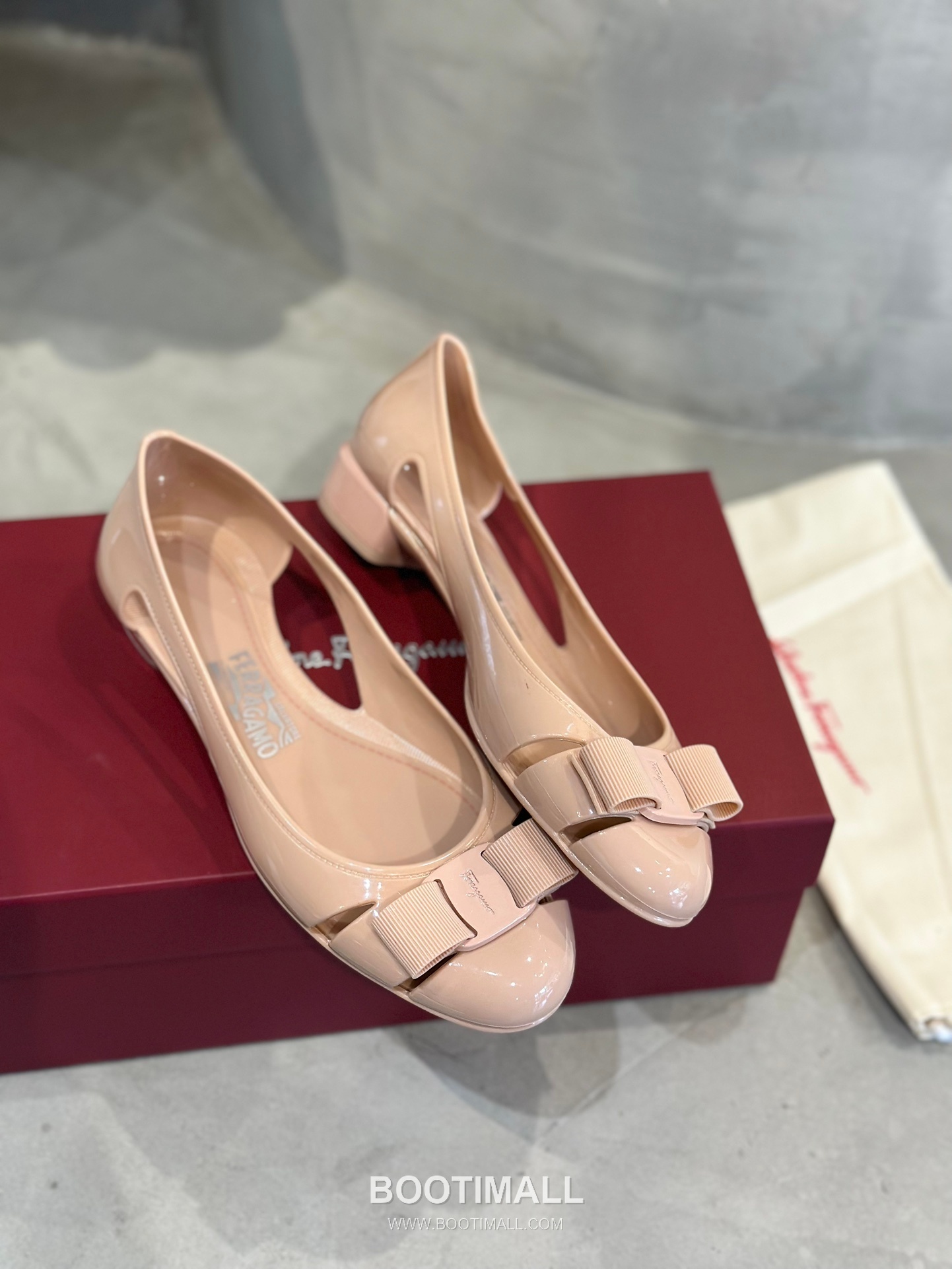 Salvatore Ferragamo Vara Bow PVC Jelly Flats 살바토레 페라가모 바라 리본 PVC 젤리 플랫 282624 2cm 2