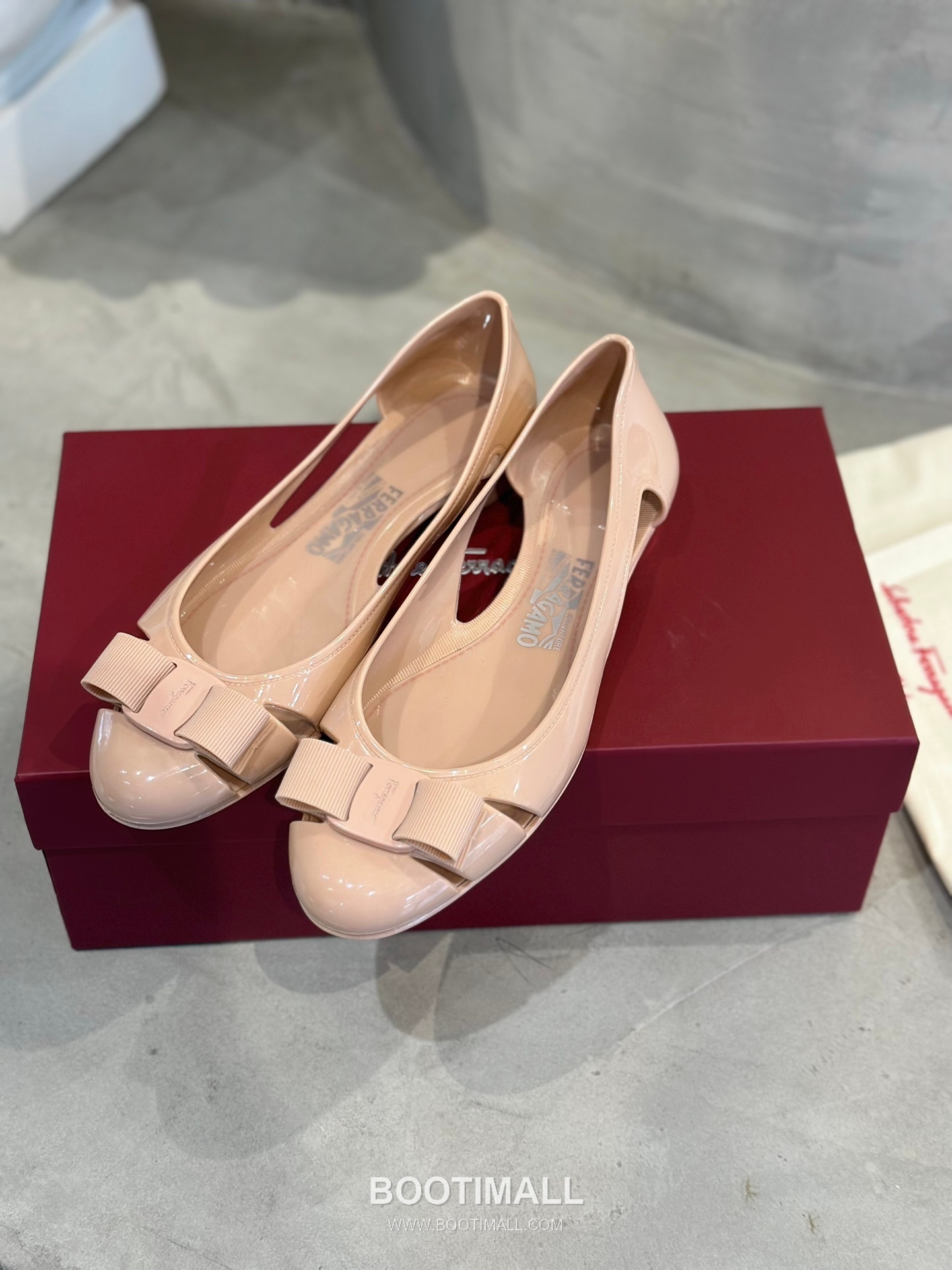 Salvatore Ferragamo Vara Bow PVC Jelly Flats 살바토레 페라가모 바라 리본 PVC 젤리 플랫 282624 2cm 3