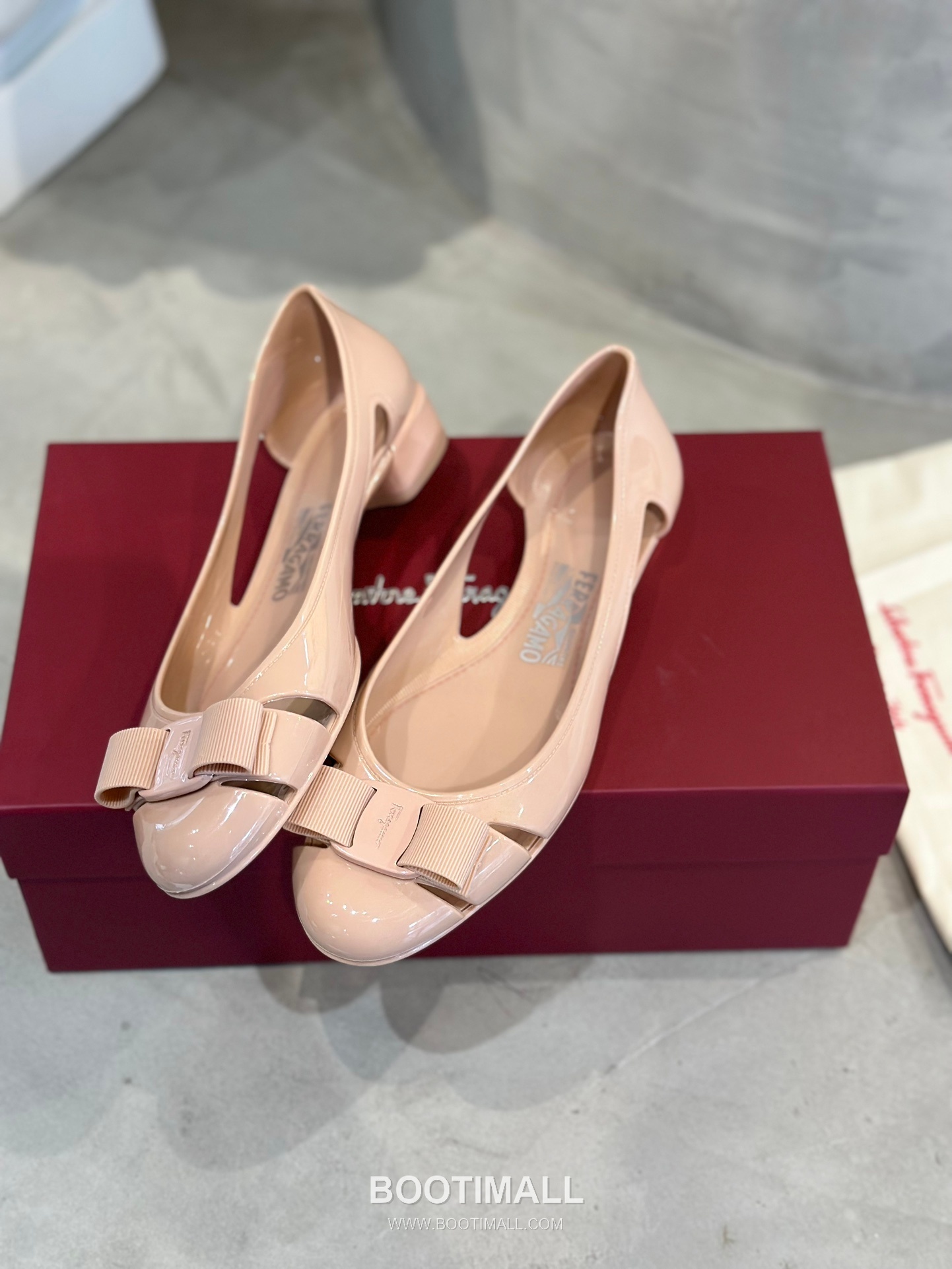 Salvatore Ferragamo Vara Bow PVC Jelly Flats 살바토레 페라가모 바라 리본 PVC 젤리 플랫 282624 2cm 4