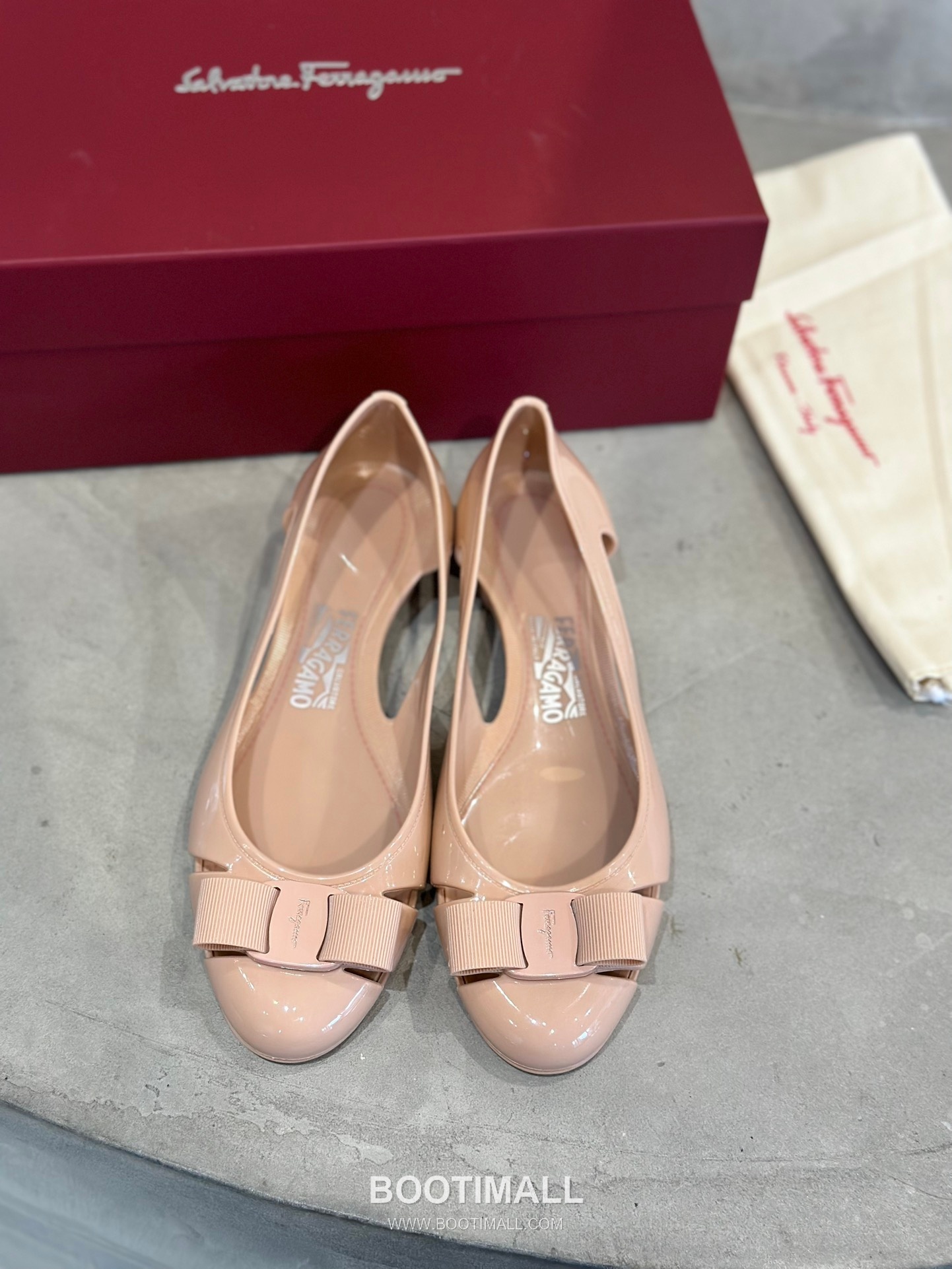Salvatore Ferragamo Vara Bow PVC Jelly Flats 살바토레 페라가모 바라 리본 PVC 젤리 플랫 282624 2cm 5
