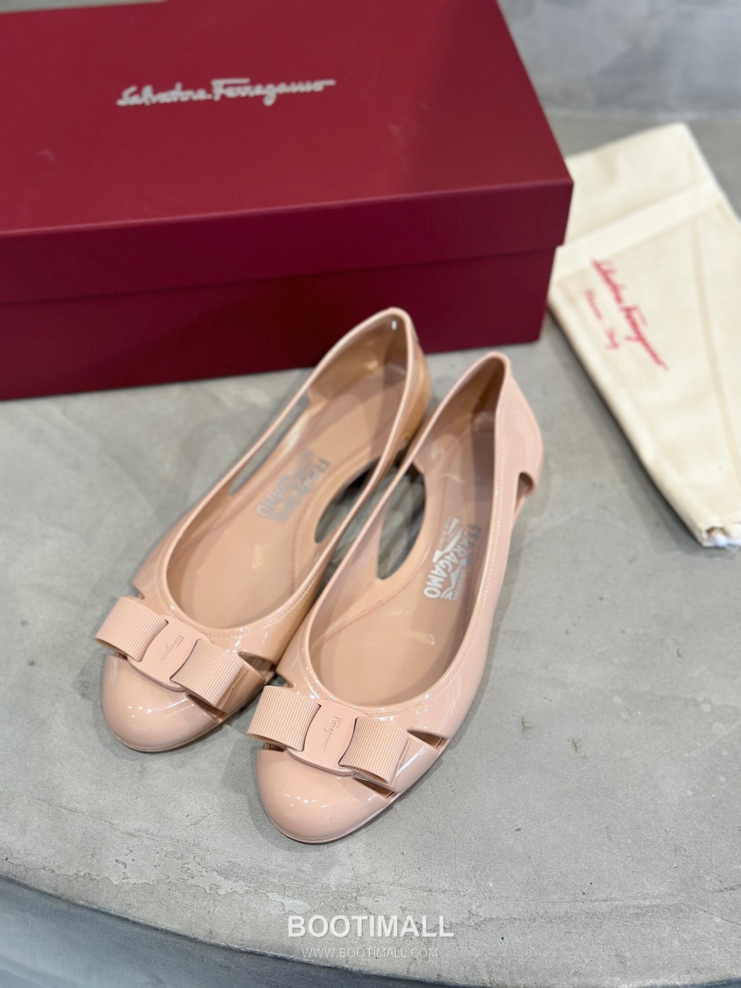 Salvatore Ferragamo Vara Bow PVC Jelly Flats 살바토레 페라가모 바라 리본 PVC 젤리 플랫 282624 2cm 6