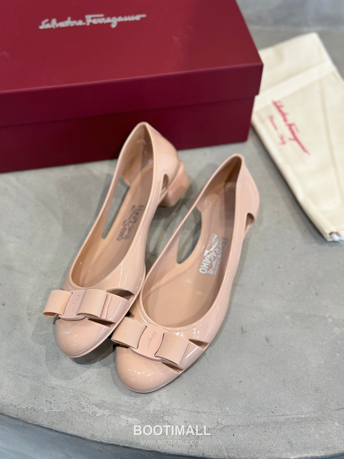 Salvatore Ferragamo Vara Bow PVC Jelly Flats 살바토레 페라가모 바라 리본 PVC 젤리 플랫 282624 2cm 7