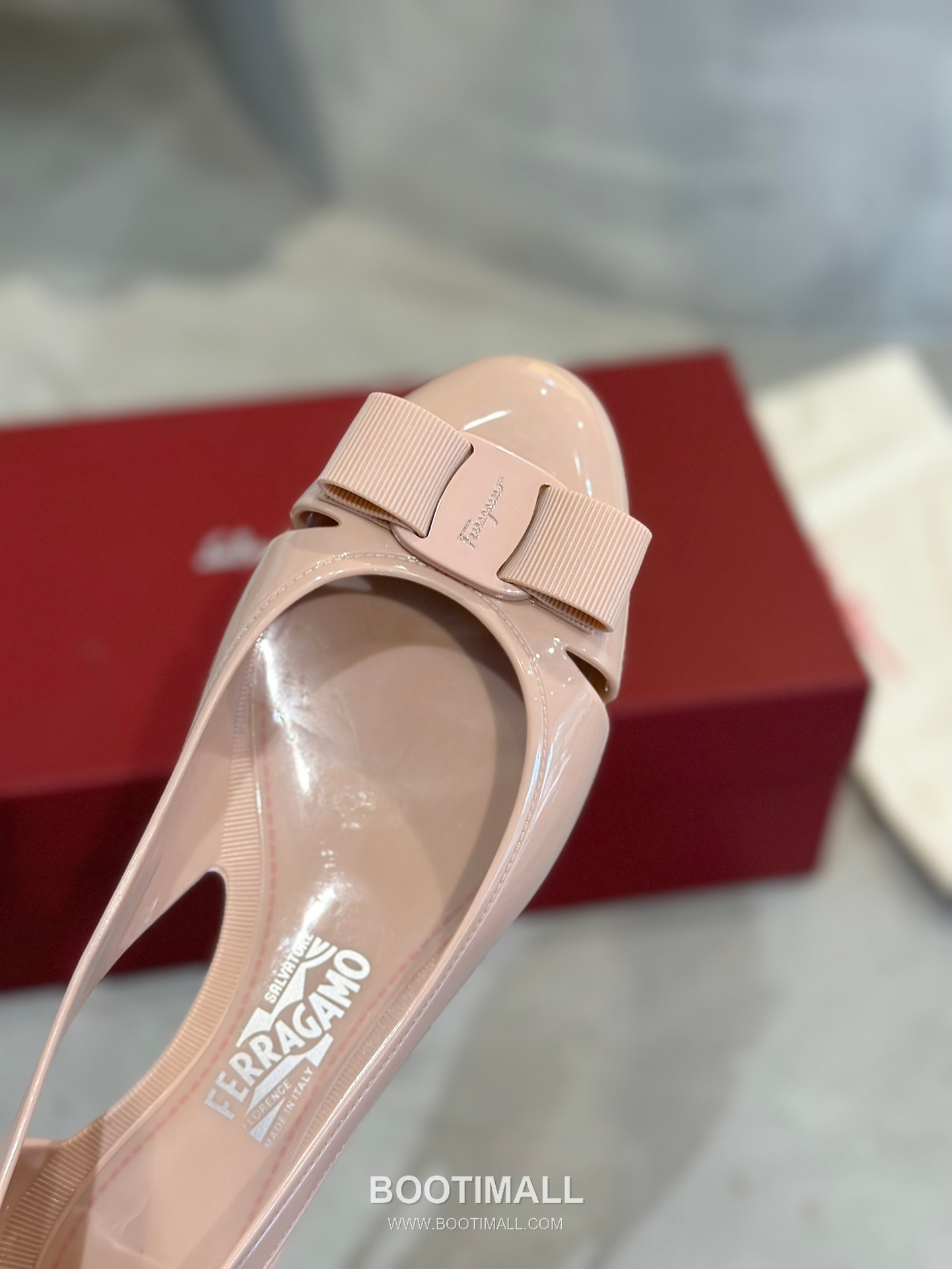 Salvatore Ferragamo Vara Bow PVC Jelly Flats 살바토레 페라가모 바라 리본 PVC 젤리 플랫 282624 2cm 8