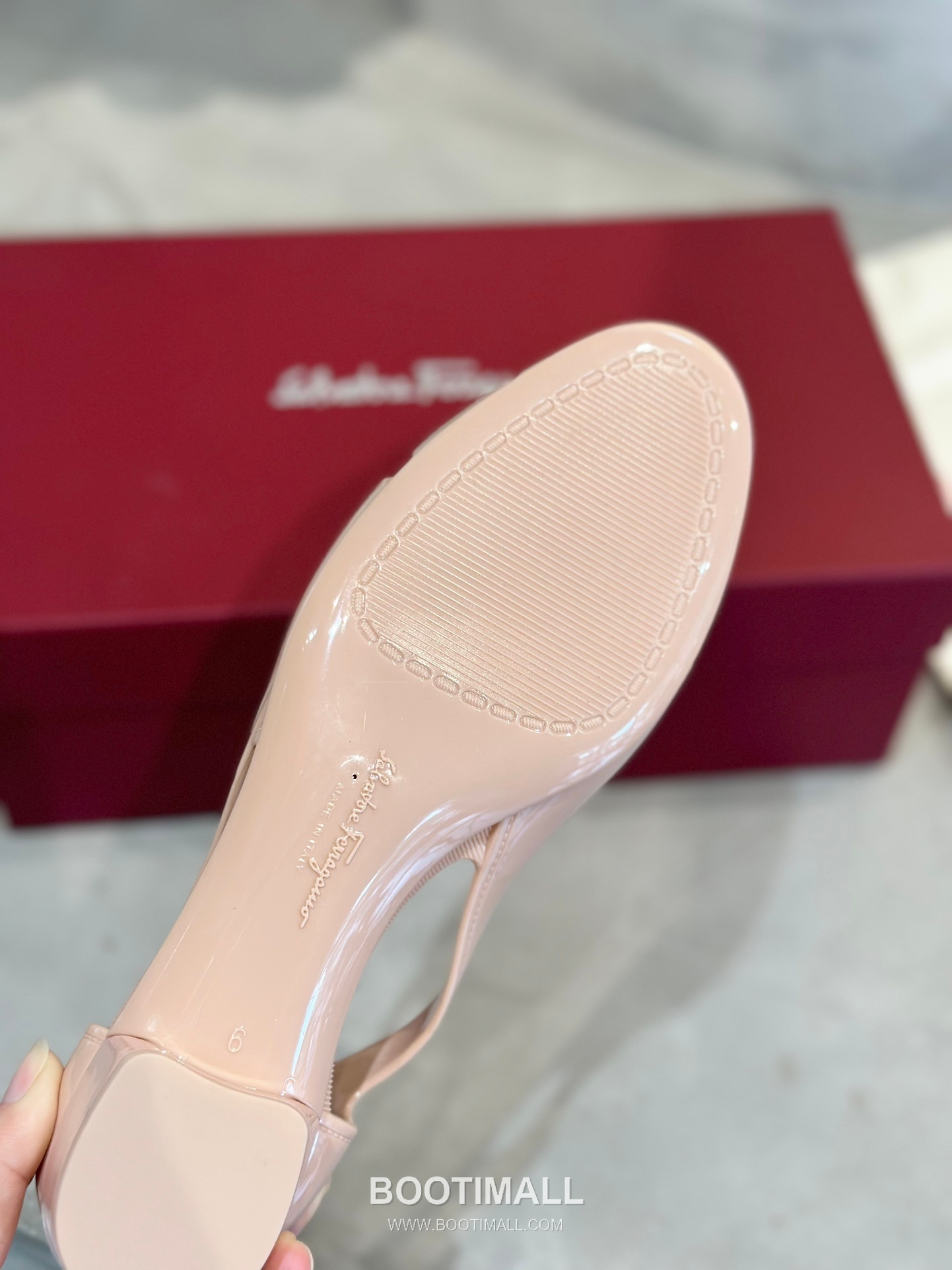 Salvatore Ferragamo Vara Bow PVC Jelly Flats 살바토레 페라가모 바라 리본 PVC 젤리 플랫 282624 2cm 9