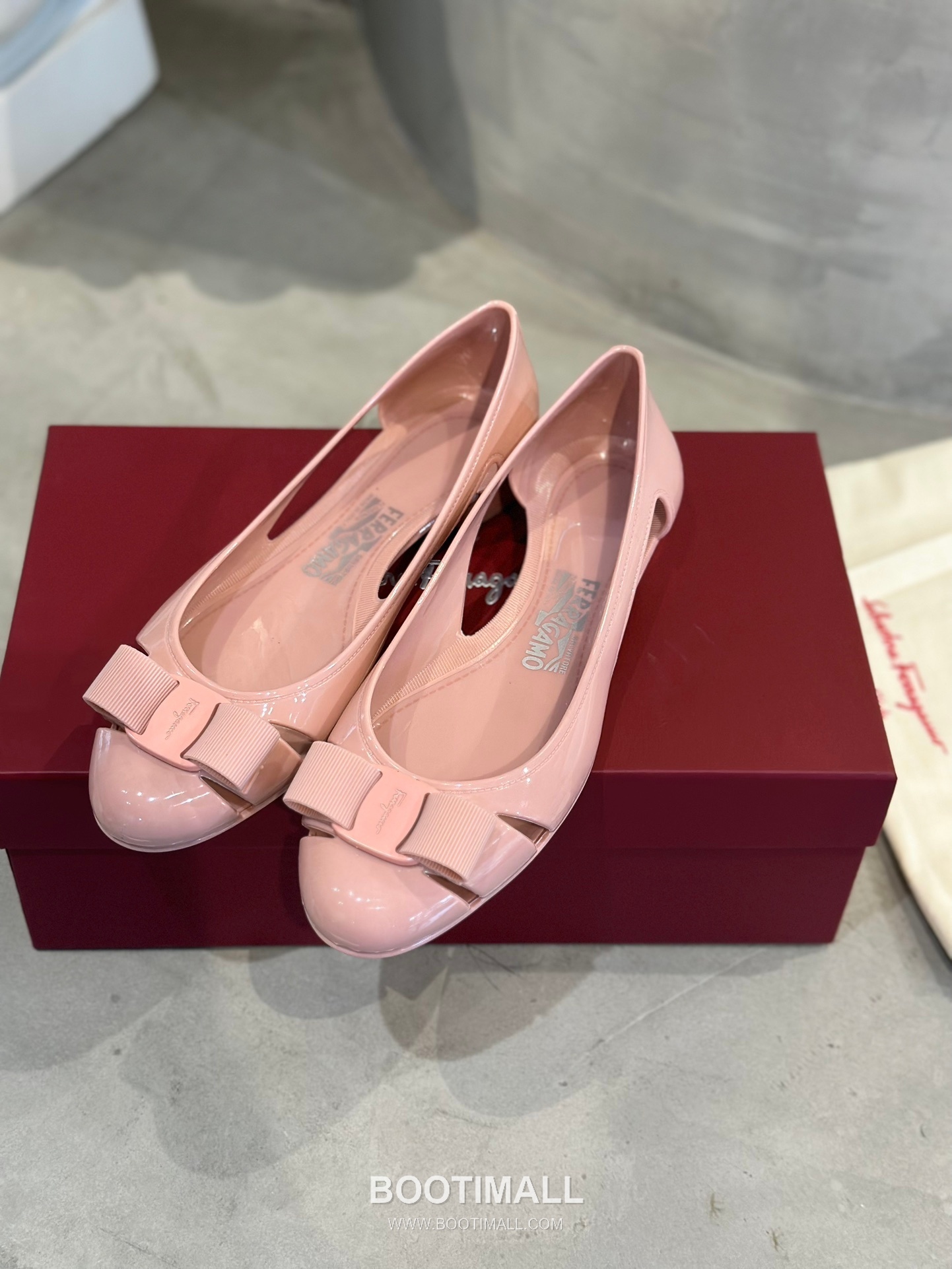 Salvatore Ferragamo Vara Bow PVC Jelly Flats 살바토레 페라가모 바라 리본 PVC 젤리 플랫 282624 2cm 2