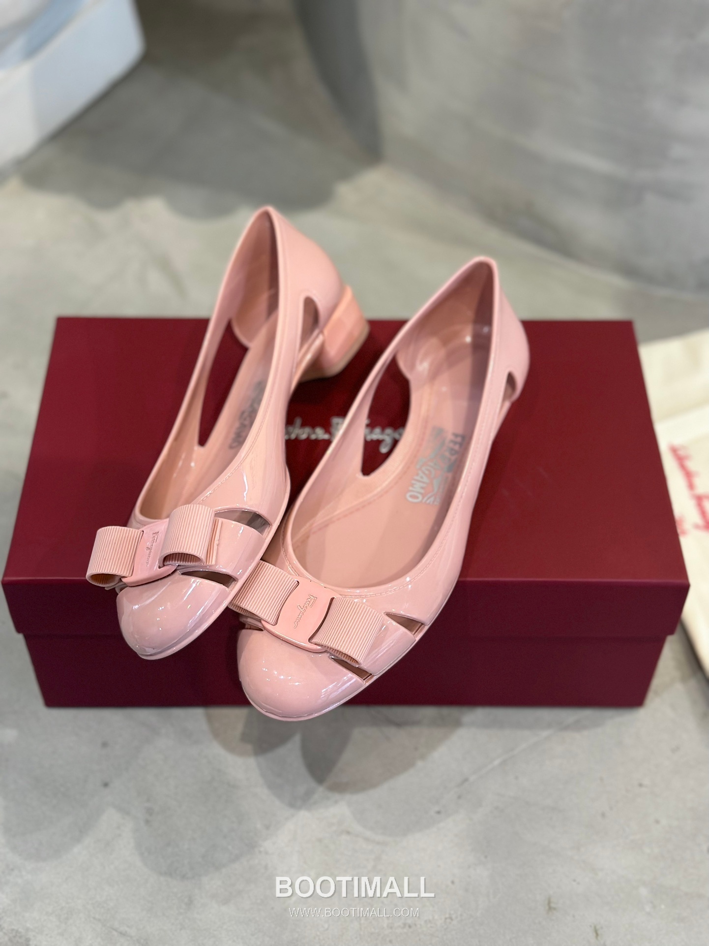 Salvatore Ferragamo Vara Bow PVC Jelly Flats 살바토레 페라가모 바라 리본 PVC 젤리 플랫 282624 2cm 3