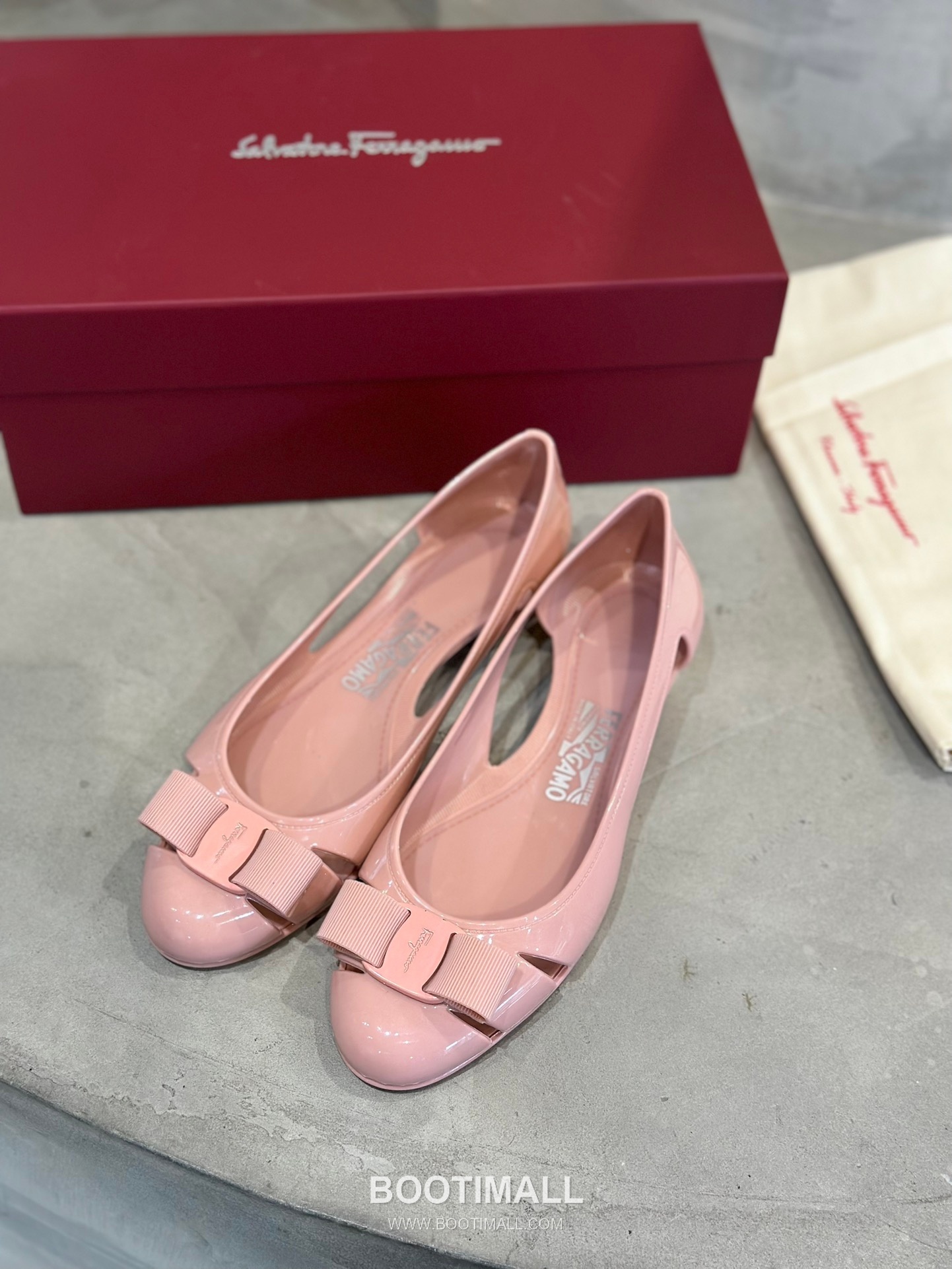 Salvatore Ferragamo Vara Bow PVC Jelly Flats 살바토레 페라가모 바라 리본 PVC 젤리 플랫 282624 2cm 4