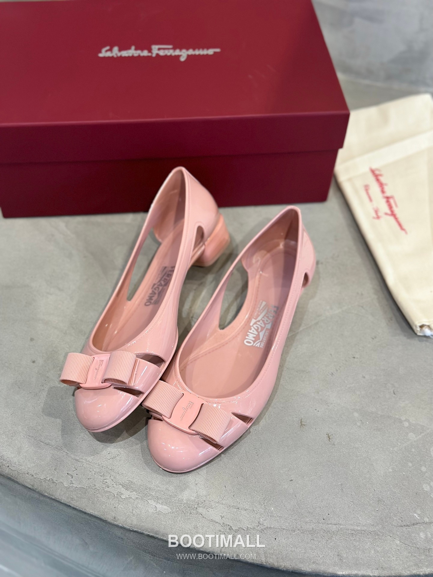 Salvatore Ferragamo Vara Bow PVC Jelly Flats 살바토레 페라가모 바라 리본 PVC 젤리 플랫 282624 2cm 5